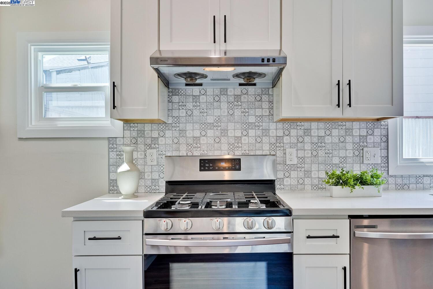 Detail Gallery Image 23 of 52 For 1611 15th Street, Oakland,  CA 94607 - 3 Beds | 2/1 Baths