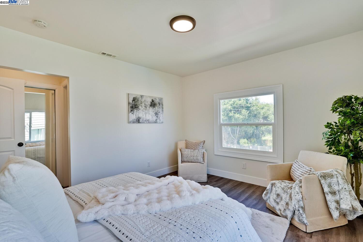 Detail Gallery Image 32 of 52 For 1611 15th Street, Oakland,  CA 94607 - 3 Beds | 2/1 Baths