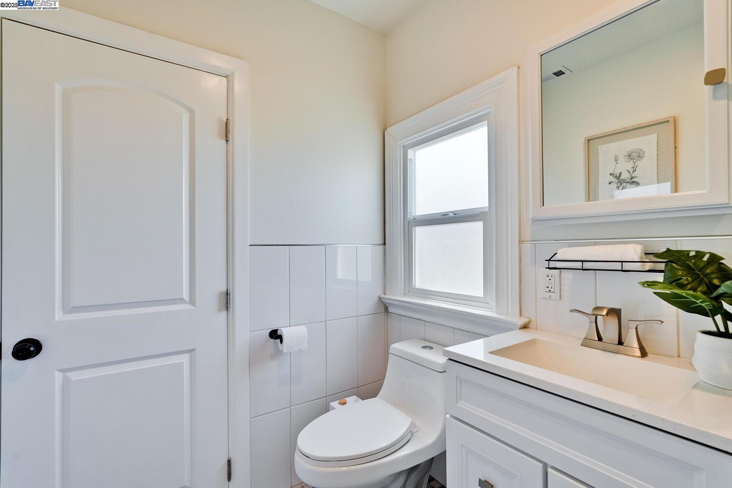 Detail Gallery Image 35 of 52 For 1611 15th Street, Oakland,  CA 94607 - 3 Beds | 2/1 Baths