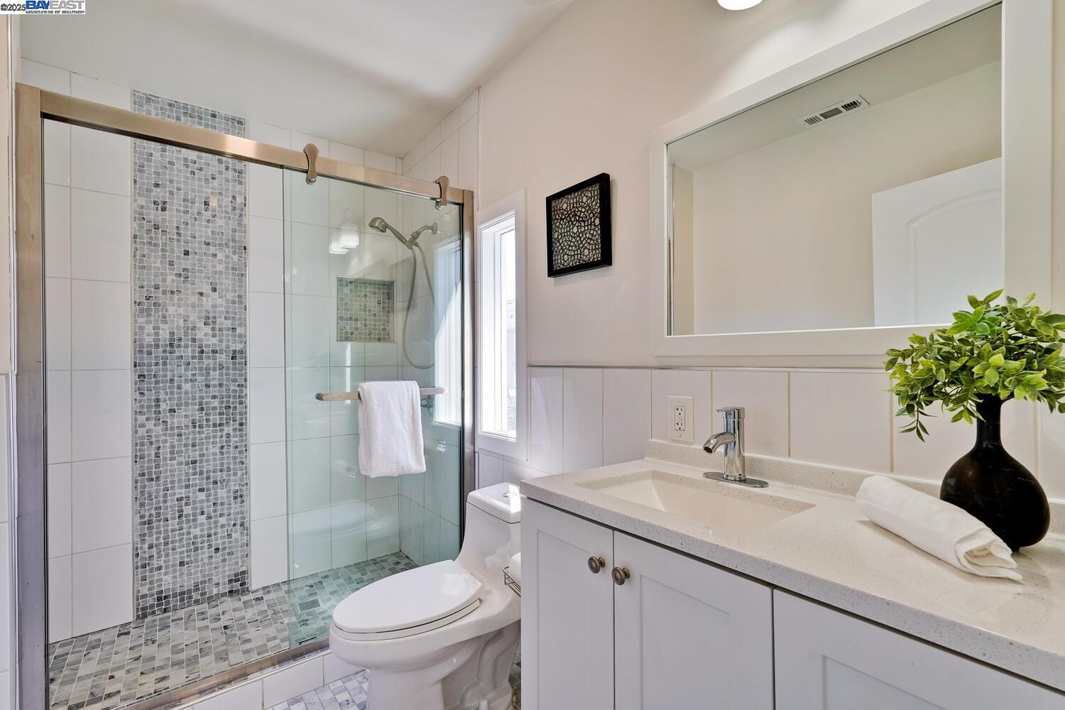 Detail Gallery Image 41 of 52 For 1611 15th Street, Oakland,  CA 94607 - 3 Beds | 2/1 Baths