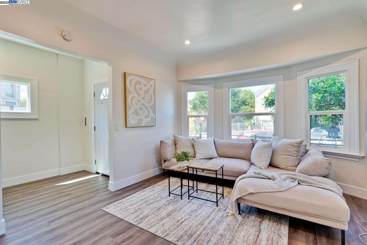 Detail Gallery Image 7 of 52 For 1611 15th Street, Oakland,  CA 94607 - 3 Beds | 2/1 Baths