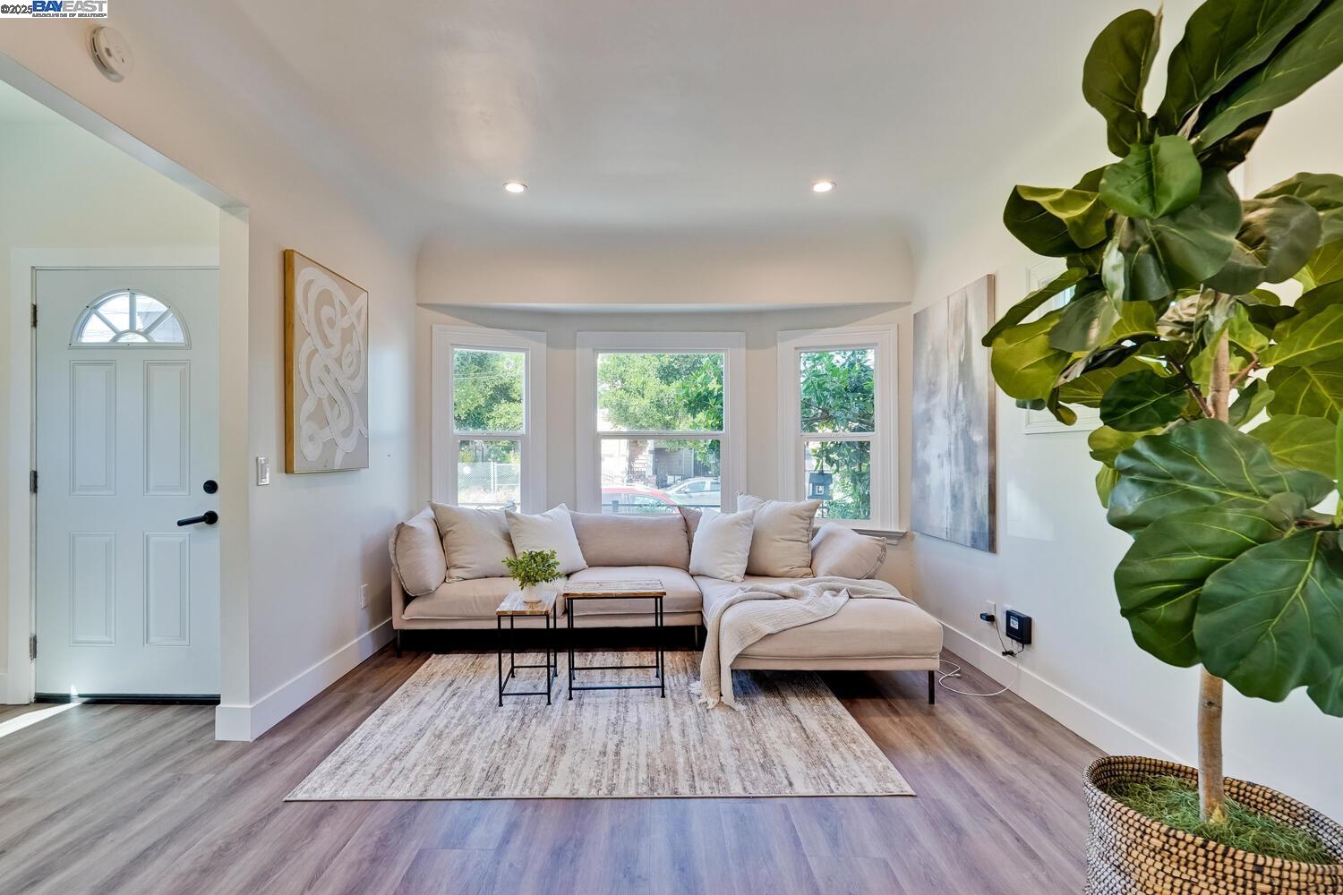 Detail Gallery Image 8 of 52 For 1611 15th Street, Oakland,  CA 94607 - 3 Beds | 2/1 Baths