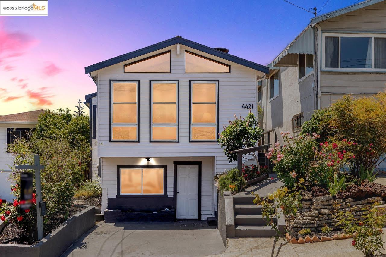 Detail Gallery Image 1 of 1 For 4421 Steele Street, Oakland,  CA 94619 - 3 Beds | 1 Baths