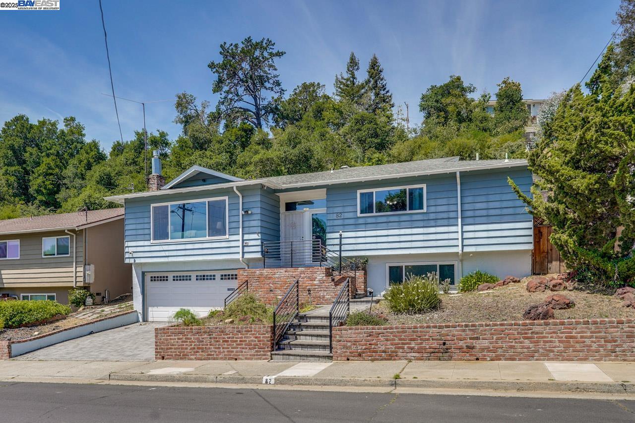 Detail Gallery Image 2 of 37 For 82 Elysian Fields Dr., Oakland,  CA 94605 - 4 Beds | 2/1 Baths