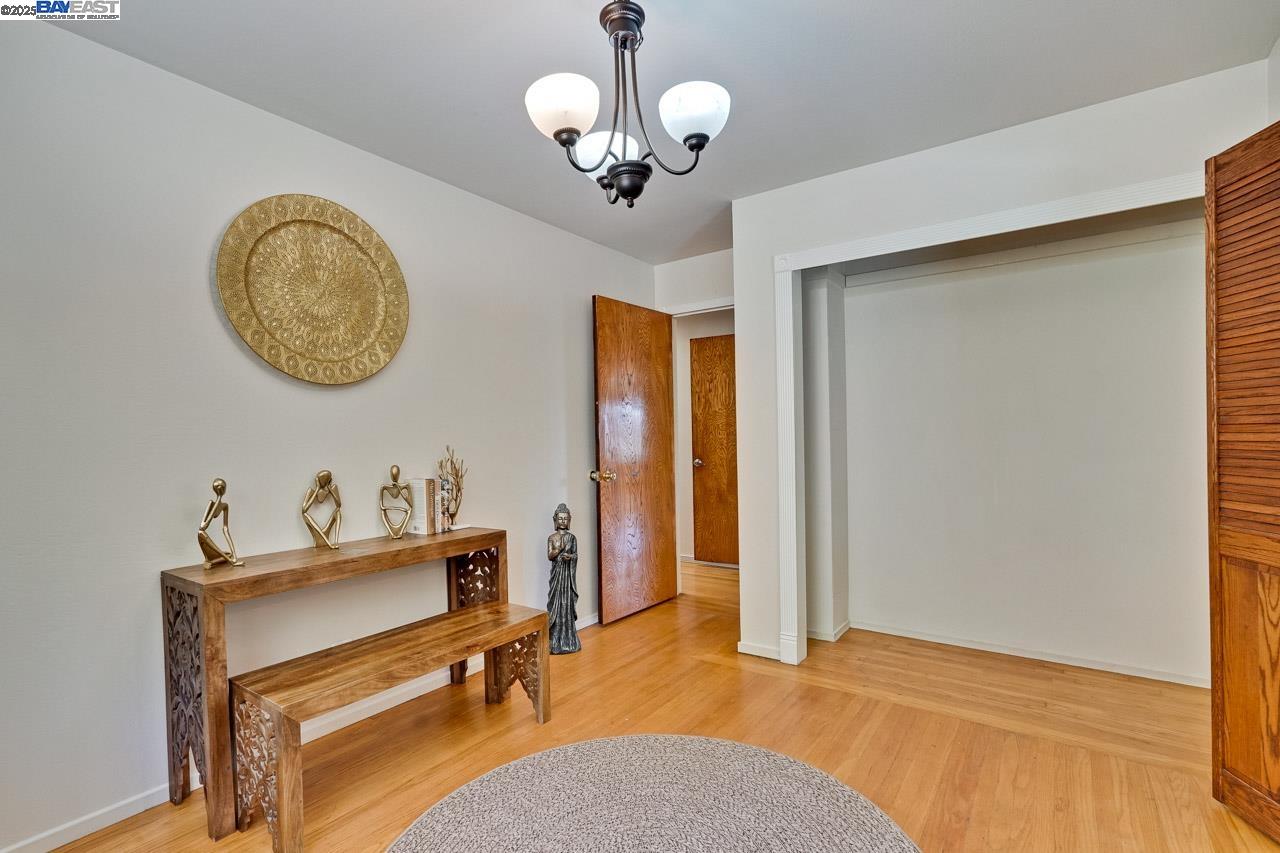 Detail Gallery Image 14 of 37 For 82 Elysian Fields Dr., Oakland,  CA 94605 - 4 Beds | 2/1 Baths