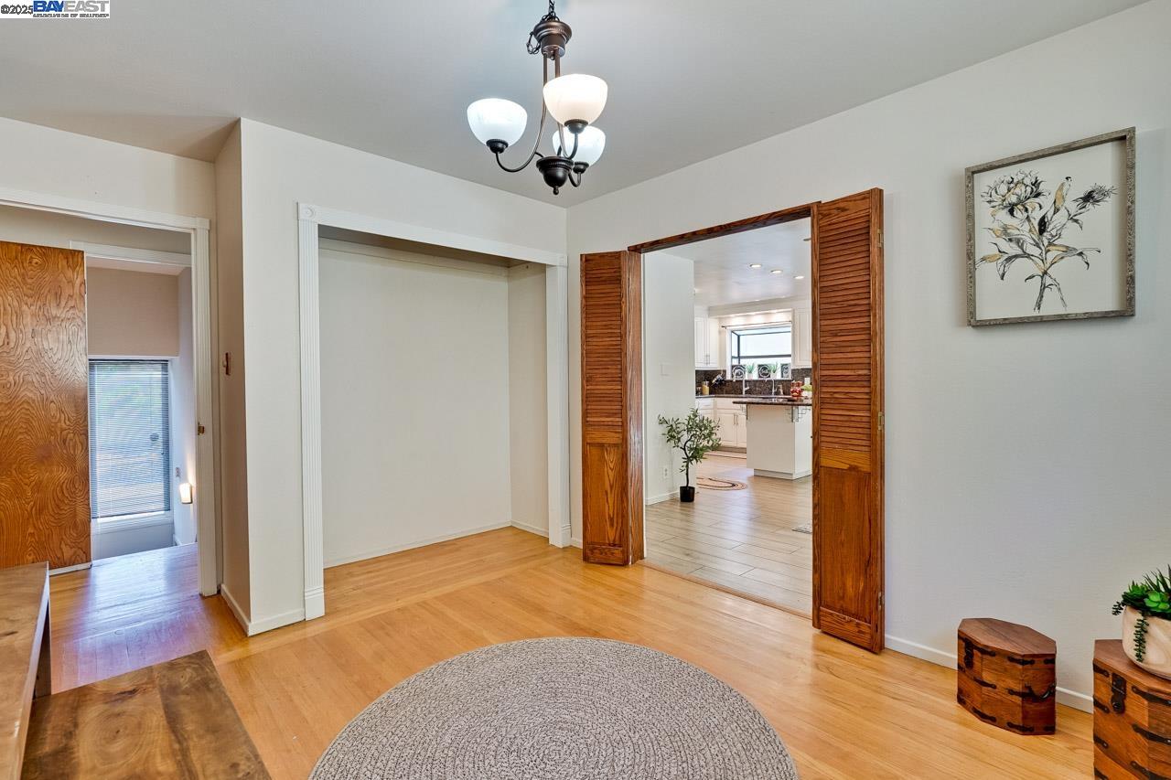 Detail Gallery Image 16 of 37 For 82 Elysian Fields Dr., Oakland,  CA 94605 - 4 Beds | 2/1 Baths