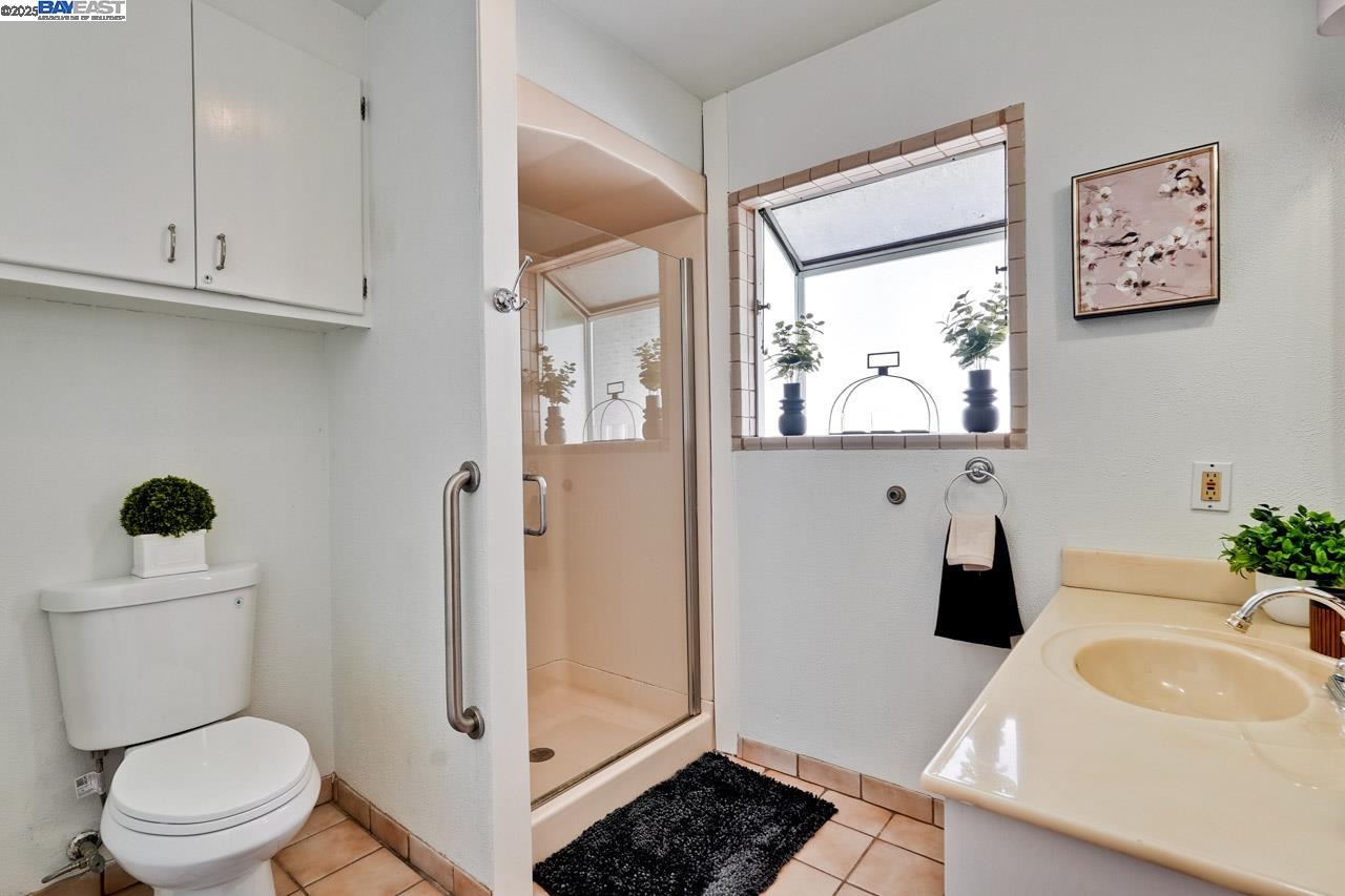 Detail Gallery Image 19 of 37 For 82 Elysian Fields Dr., Oakland,  CA 94605 - 4 Beds | 2/1 Baths