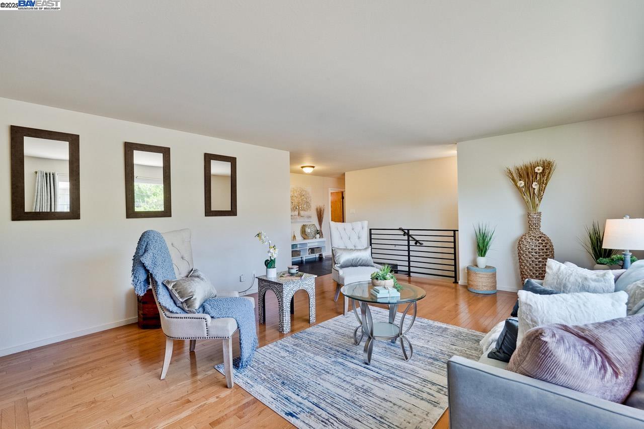 Detail Gallery Image 3 of 37 For 82 Elysian Fields Dr., Oakland,  CA 94605 - 4 Beds | 2/1 Baths
