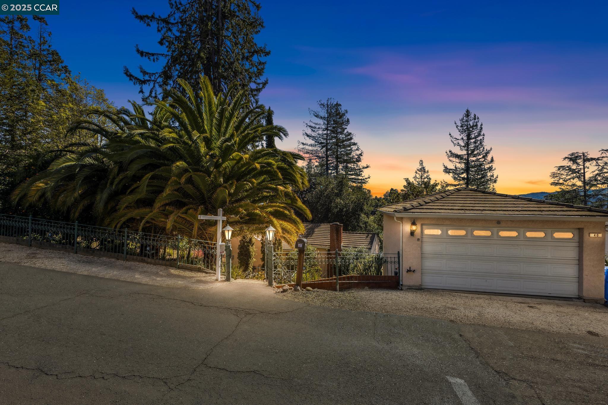 Detail Gallery Image 1 of 60 For 40 Las Palomas, Orinda,  CA 94563-1527 - 4 Beds | 3/1 Baths