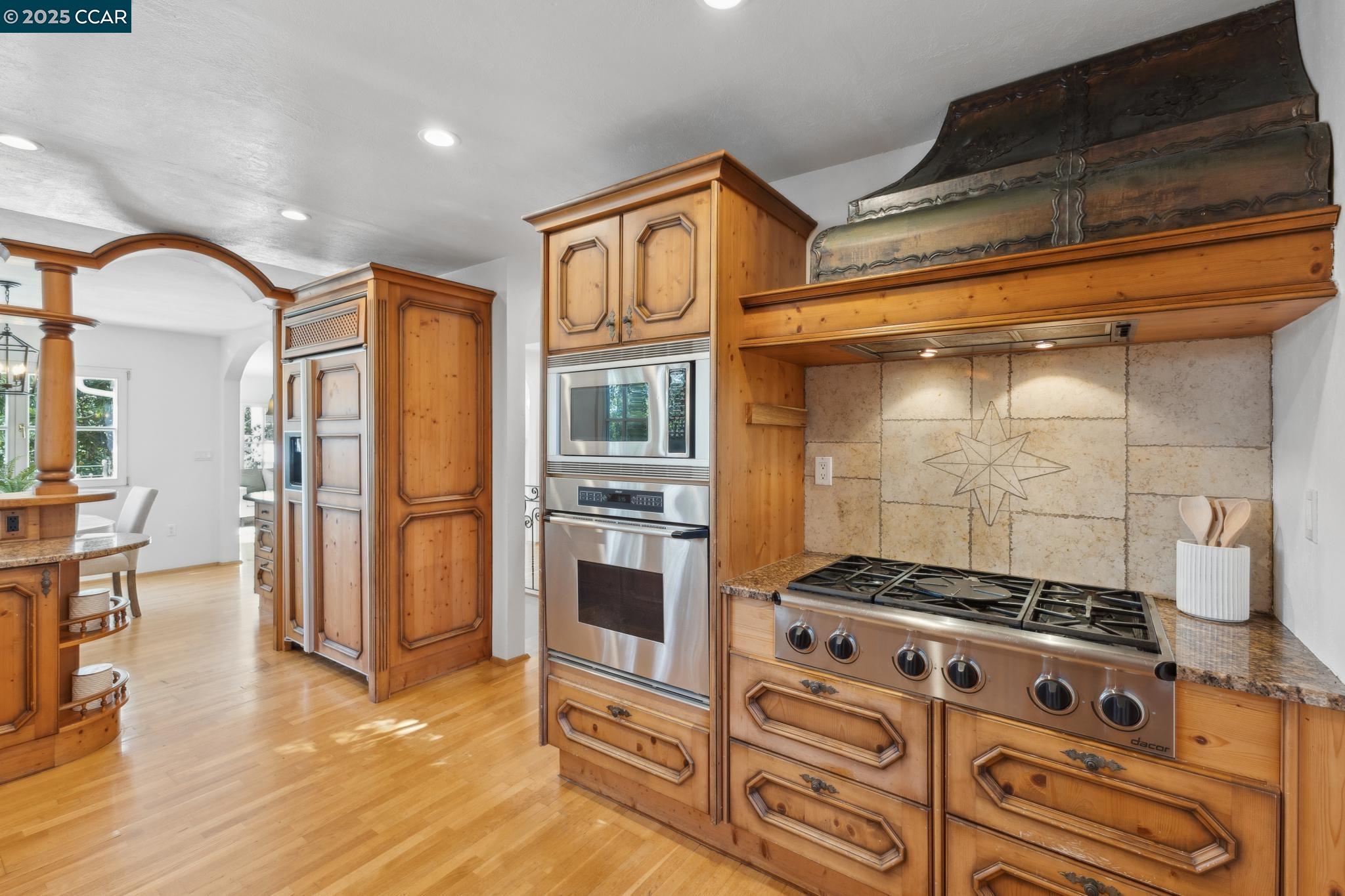 Detail Gallery Image 11 of 60 For 40 Las Palomas, Orinda,  CA 94563-1527 - 4 Beds | 3/1 Baths