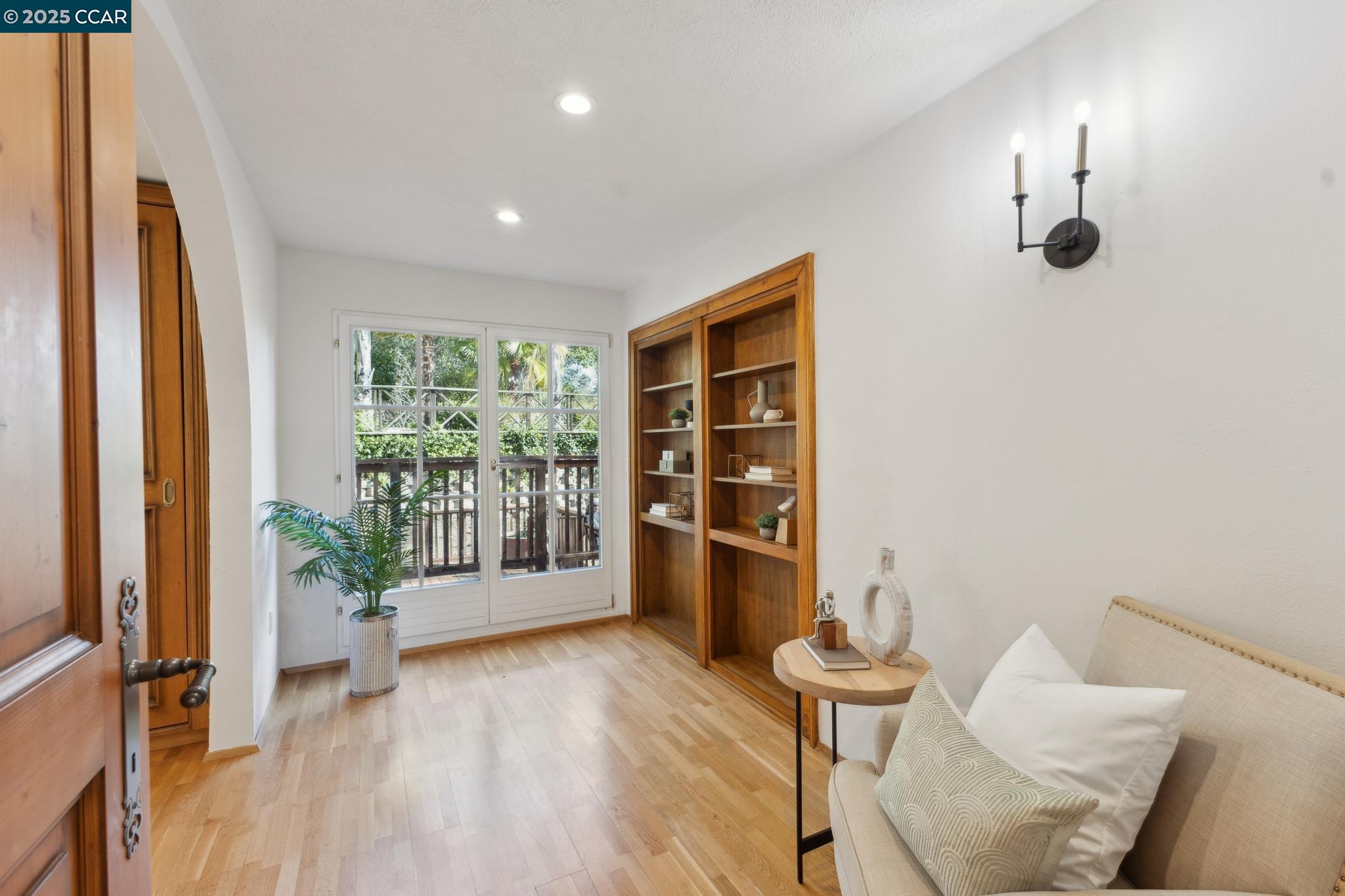 Detail Gallery Image 18 of 60 For 40 Las Palomas, Orinda,  CA 94563-1527 - 4 Beds | 3/1 Baths