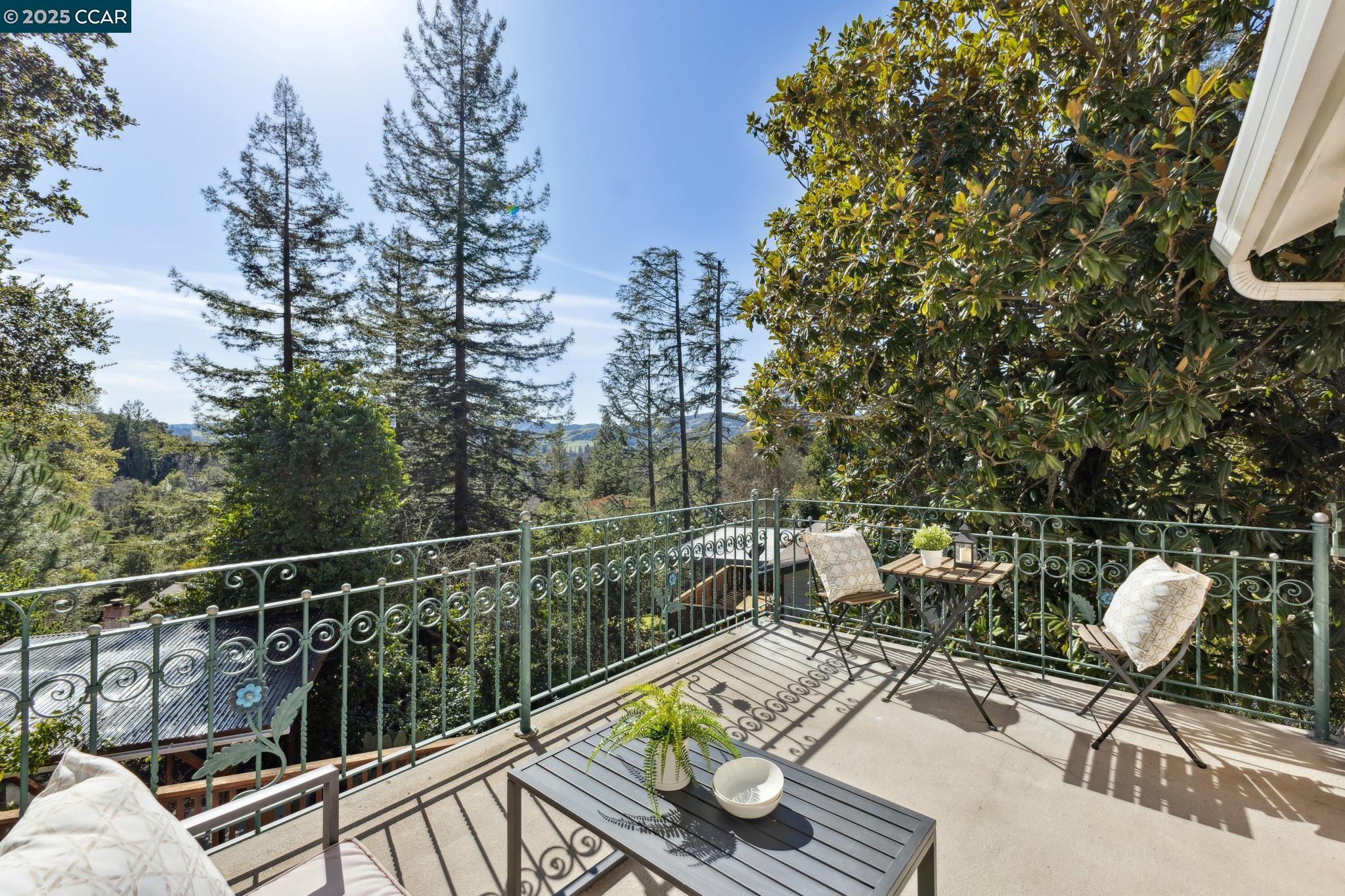 Detail Gallery Image 3 of 60 For 40 Las Palomas, Orinda,  CA 94563-1527 - 4 Beds | 3/1 Baths