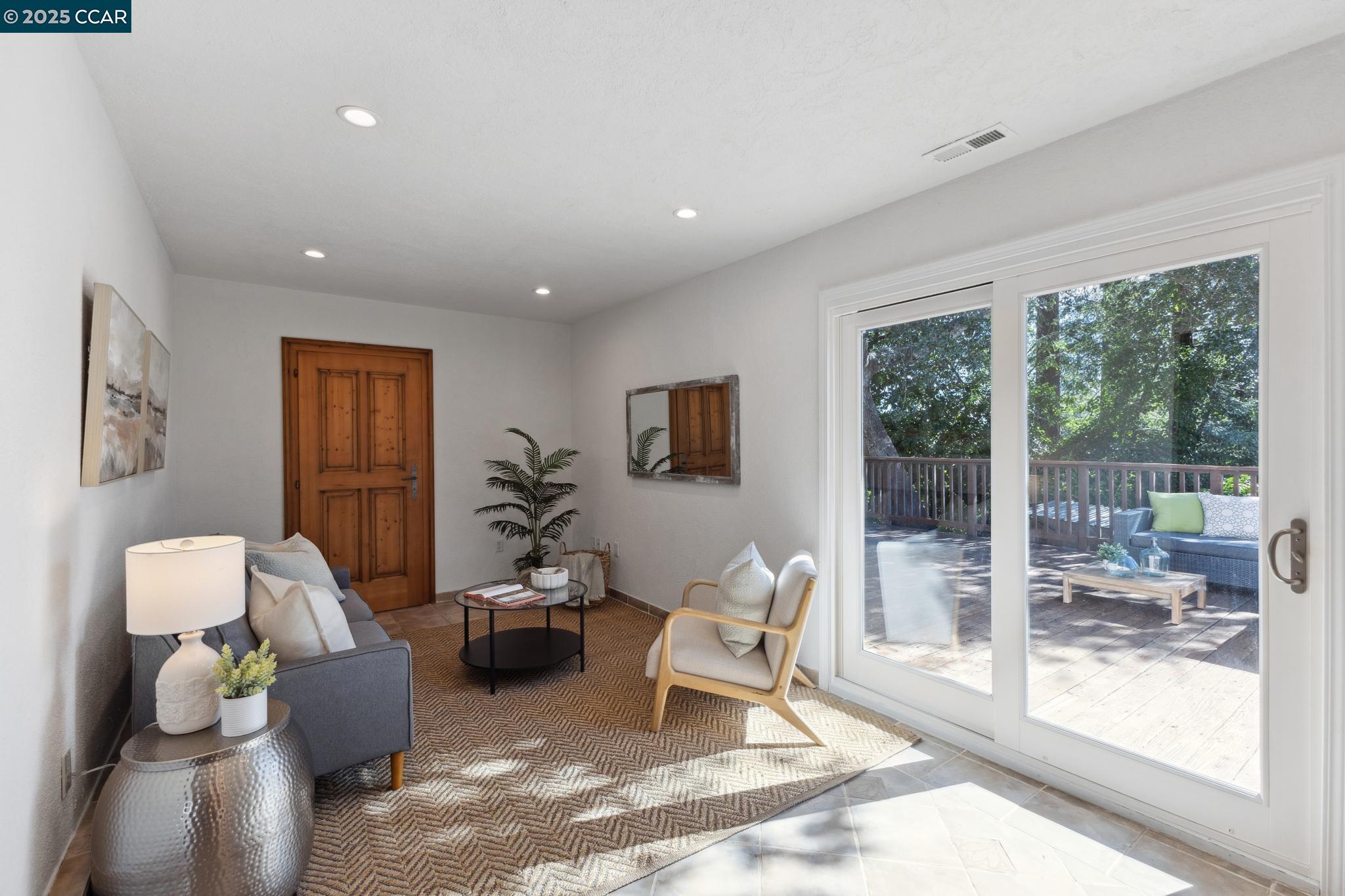 Detail Gallery Image 27 of 60 For 40 Las Palomas, Orinda,  CA 94563-1527 - 4 Beds | 3/1 Baths