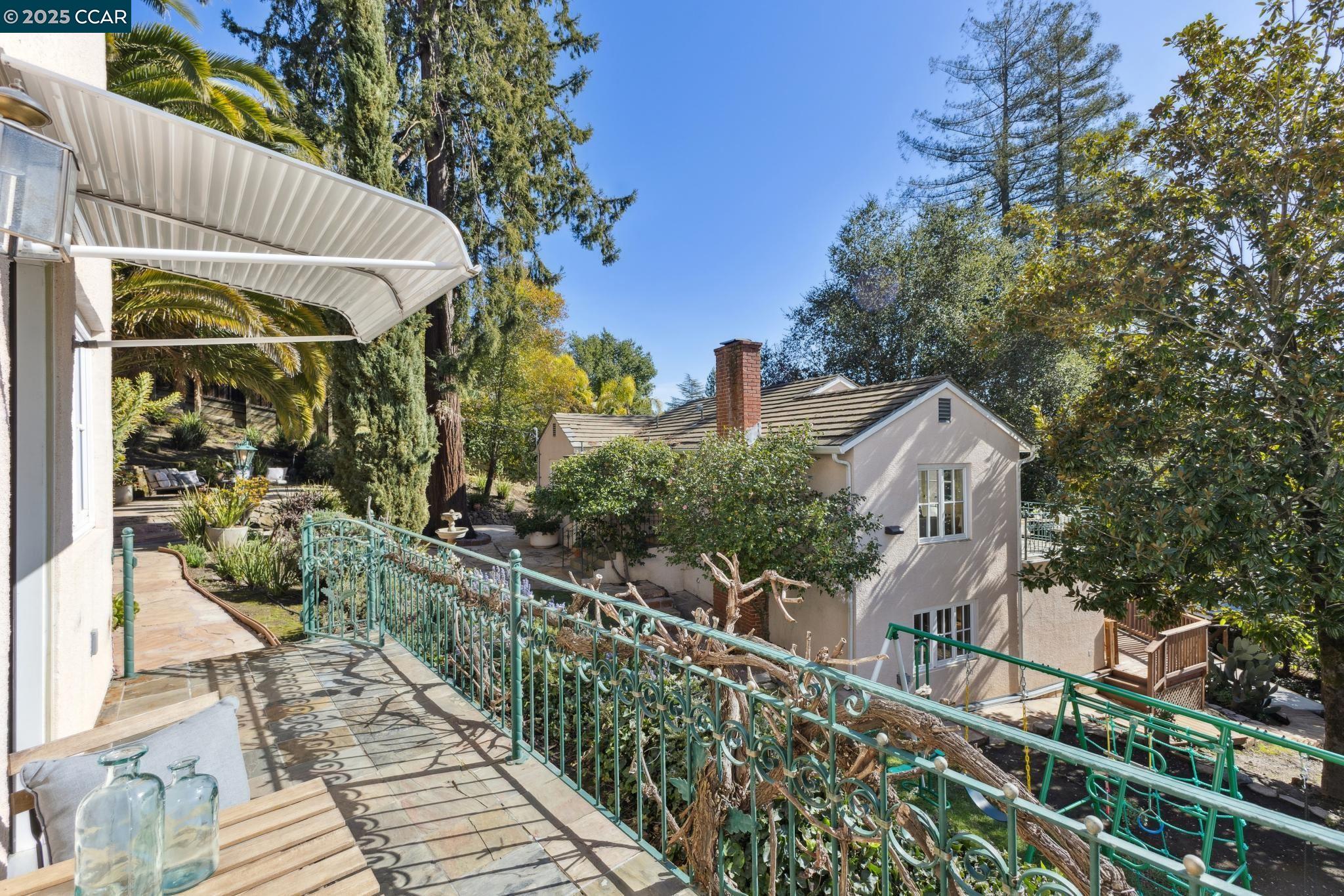 Detail Gallery Image 33 of 60 For 40 Las Palomas, Orinda,  CA 94563-1527 - 4 Beds | 3/1 Baths