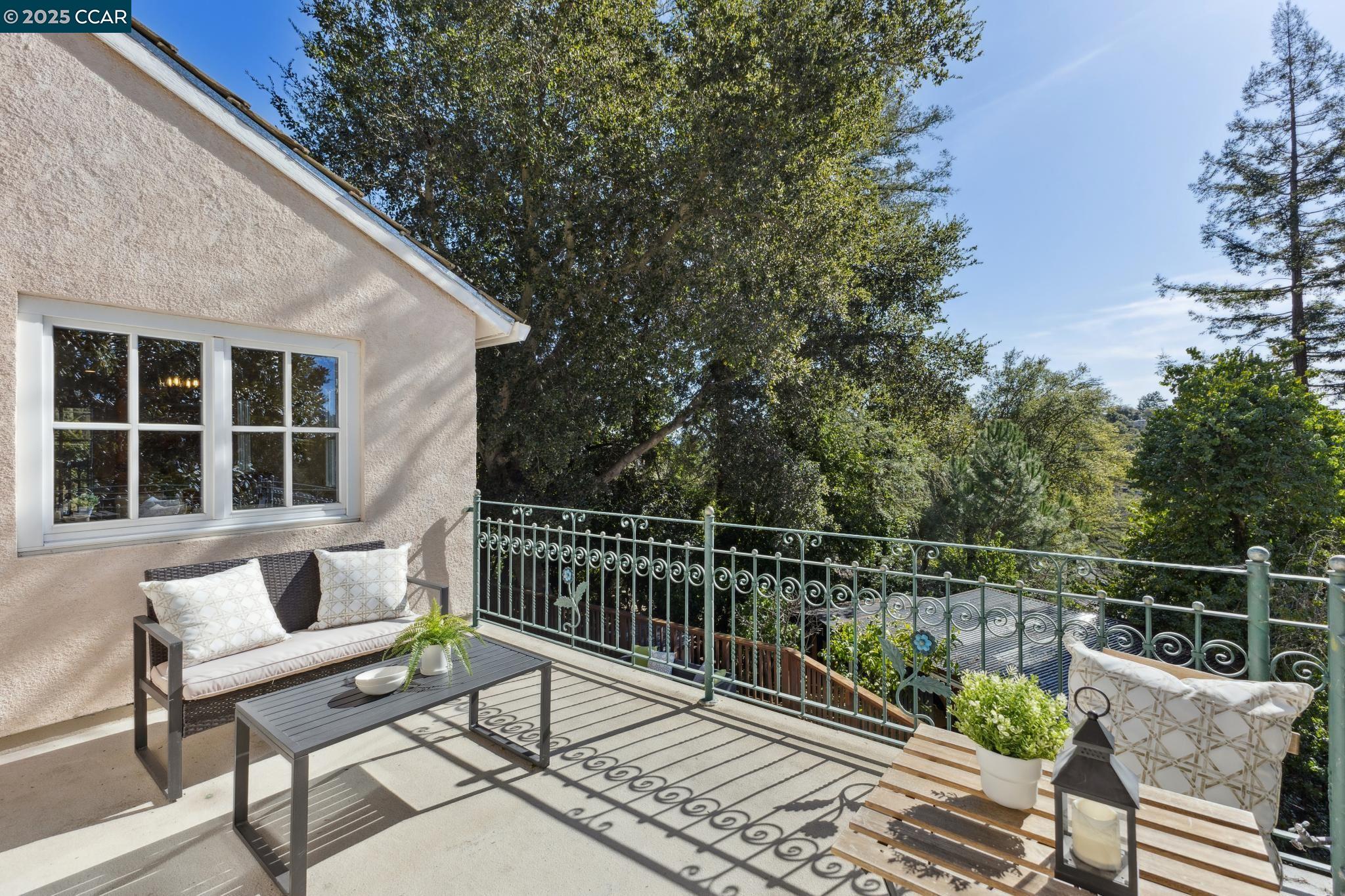 Detail Gallery Image 34 of 60 For 40 Las Palomas, Orinda,  CA 94563-1527 - 4 Beds | 3/1 Baths