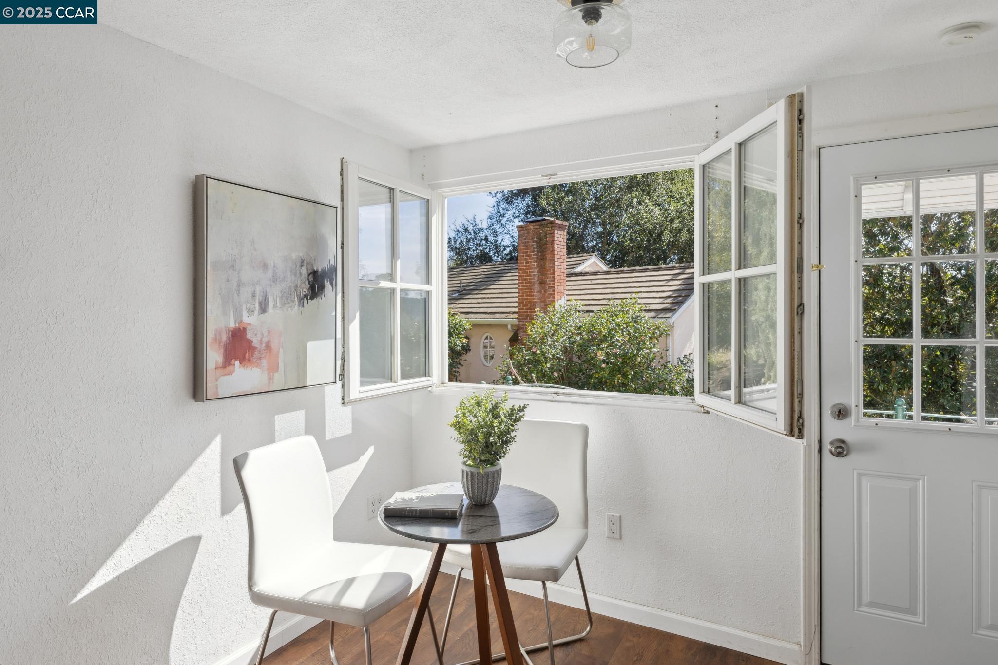 Detail Gallery Image 35 of 60 For 40 Las Palomas, Orinda,  CA 94563-1527 - 4 Beds | 3/1 Baths