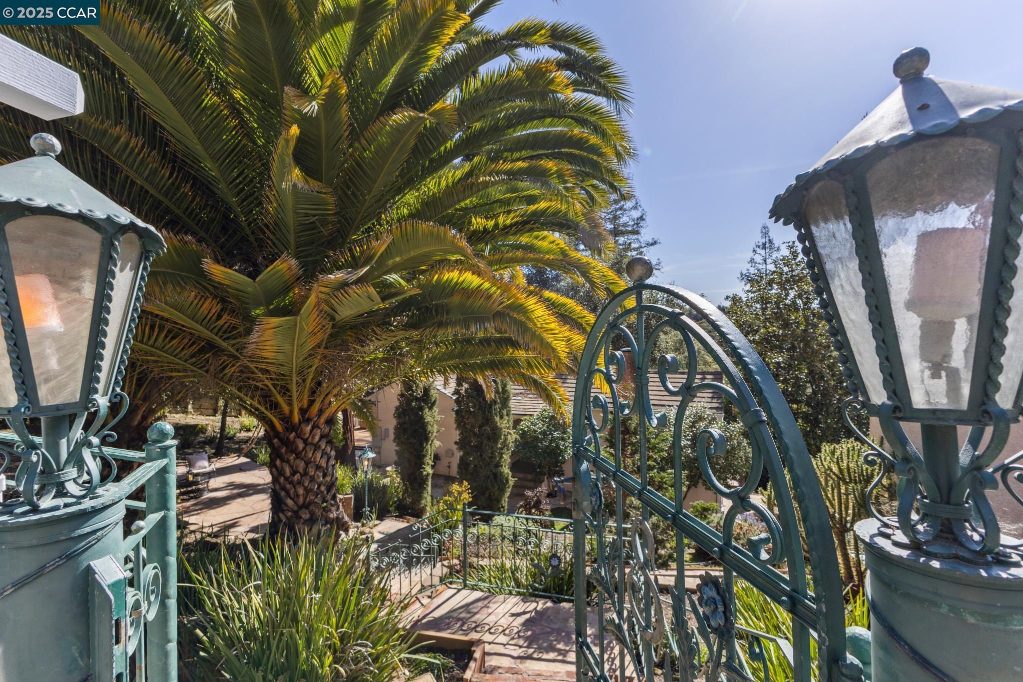 Detail Gallery Image 39 of 60 For 40 Las Palomas, Orinda,  CA 94563-1527 - 4 Beds | 3/1 Baths