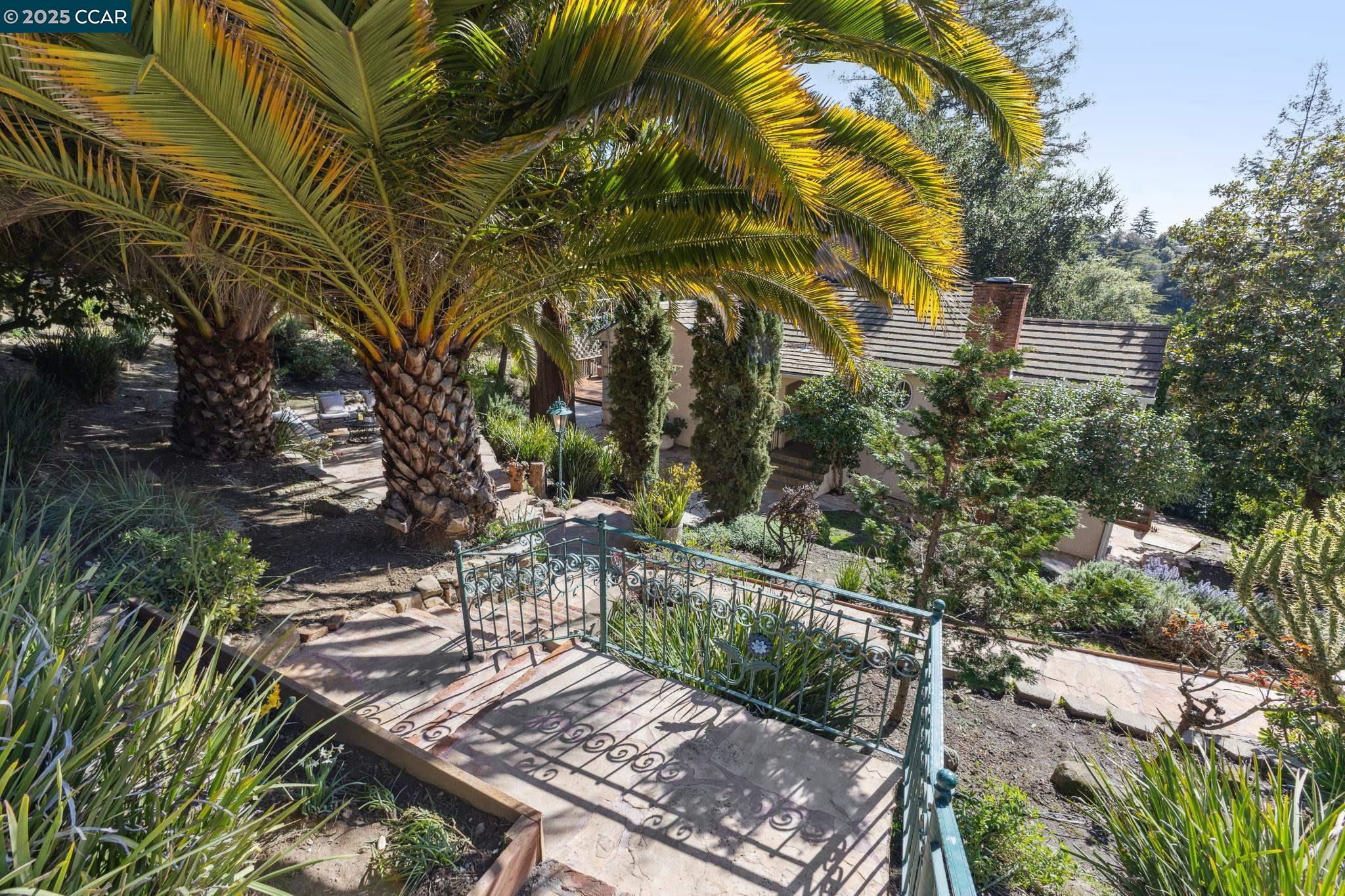 Detail Gallery Image 43 of 60 For 40 Las Palomas, Orinda,  CA 94563-1527 - 4 Beds | 3/1 Baths