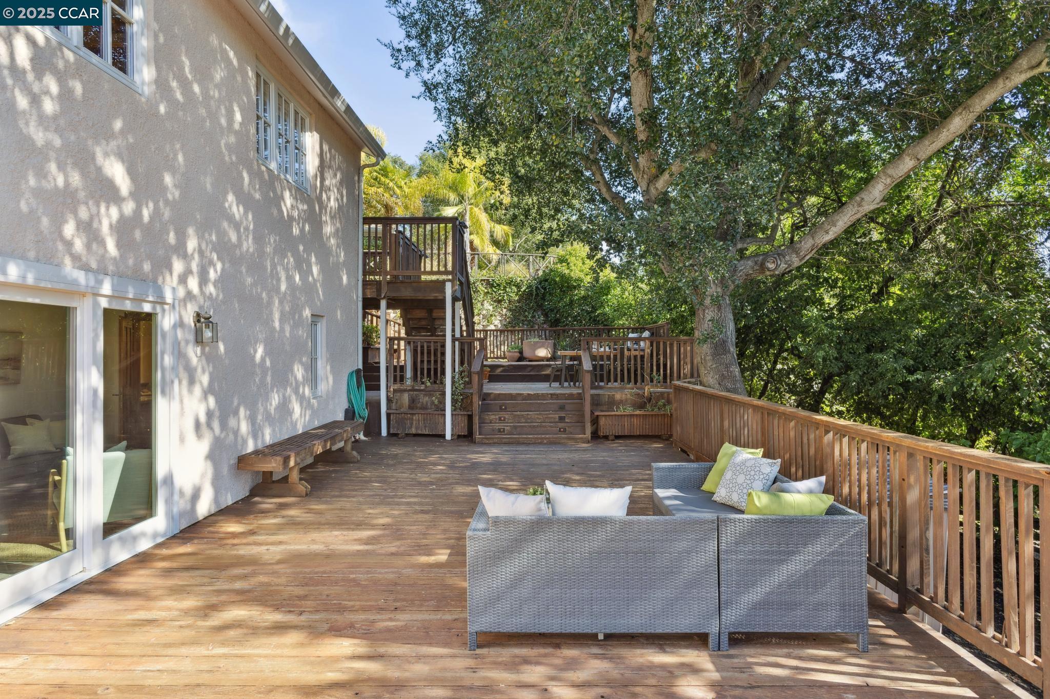 Detail Gallery Image 48 of 60 For 40 Las Palomas, Orinda,  CA 94563-1527 - 4 Beds | 3/1 Baths