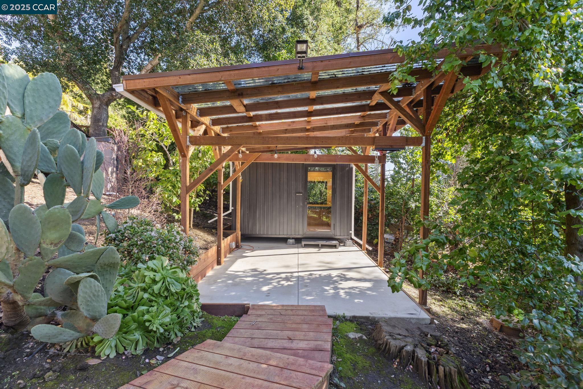 Detail Gallery Image 51 of 60 For 40 Las Palomas, Orinda,  CA 94563-1527 - 4 Beds | 3/1 Baths