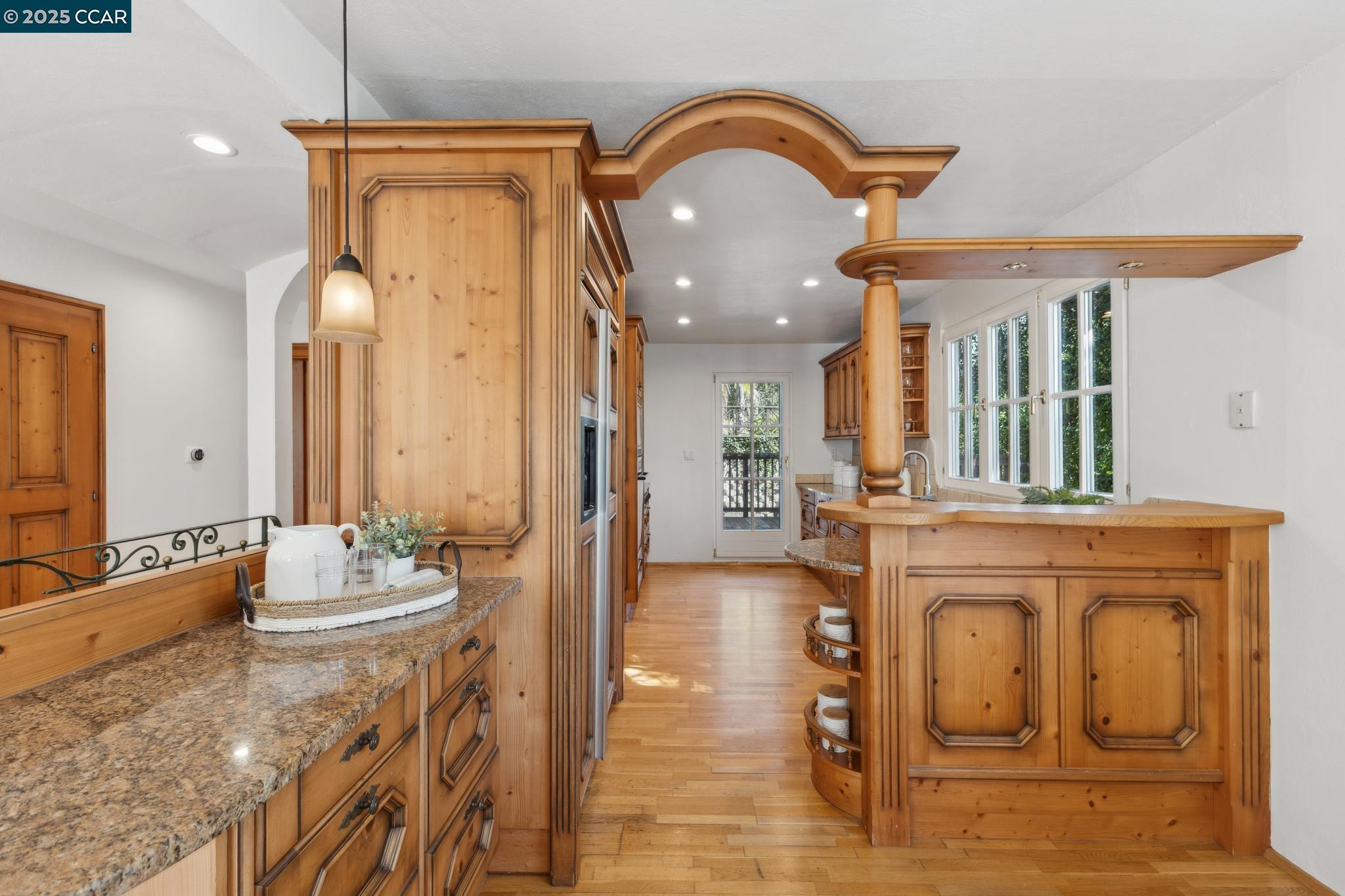 Detail Gallery Image 8 of 60 For 40 Las Palomas, Orinda,  CA 94563-1527 - 4 Beds | 3/1 Baths