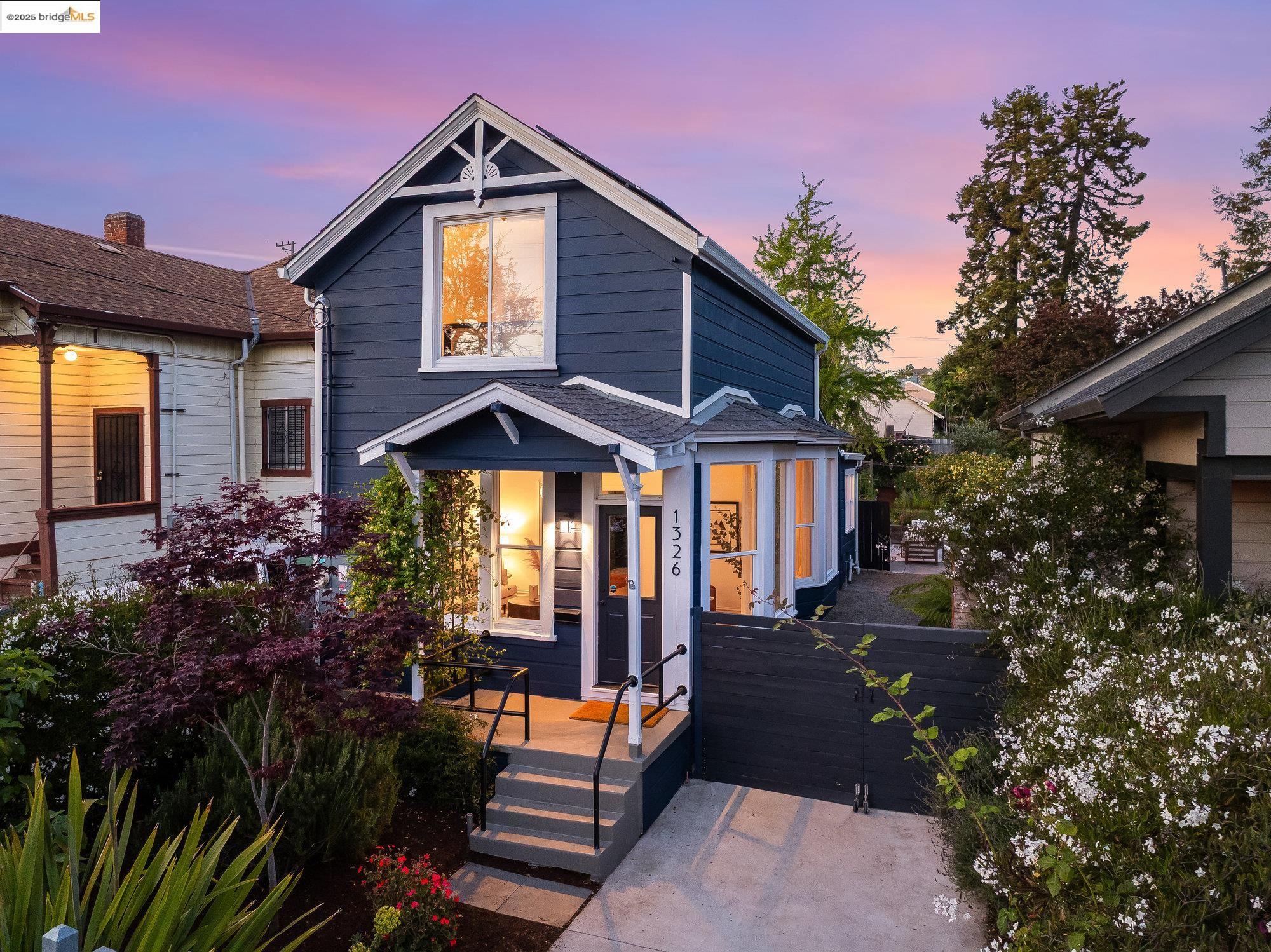 Detail Gallery Image 1 of 39 For 1326 E 23rd St, Oakland,  CA 94606 - 3 Beds | 2 Baths