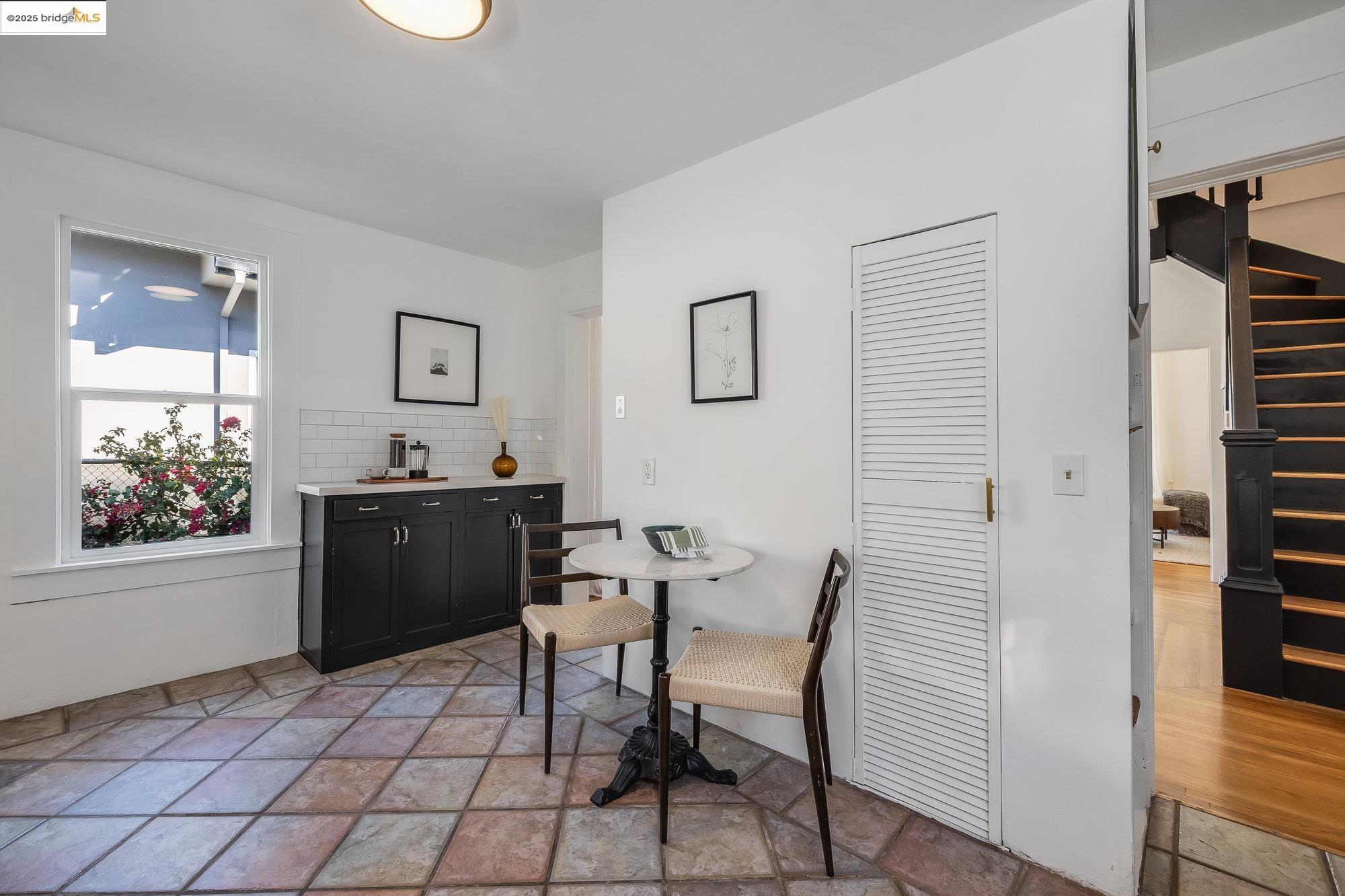 Detail Gallery Image 12 of 39 For 1326 E 23rd St, Oakland,  CA 94606 - 3 Beds | 2 Baths