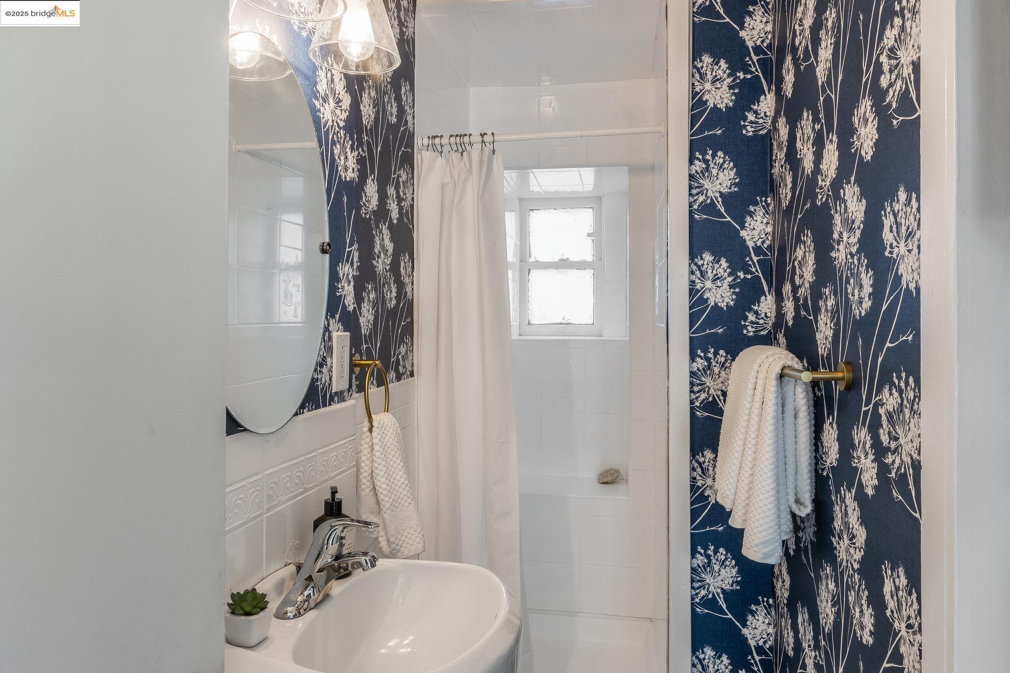 Detail Gallery Image 14 of 39 For 1326 E 23rd St, Oakland,  CA 94606 - 3 Beds | 2 Baths