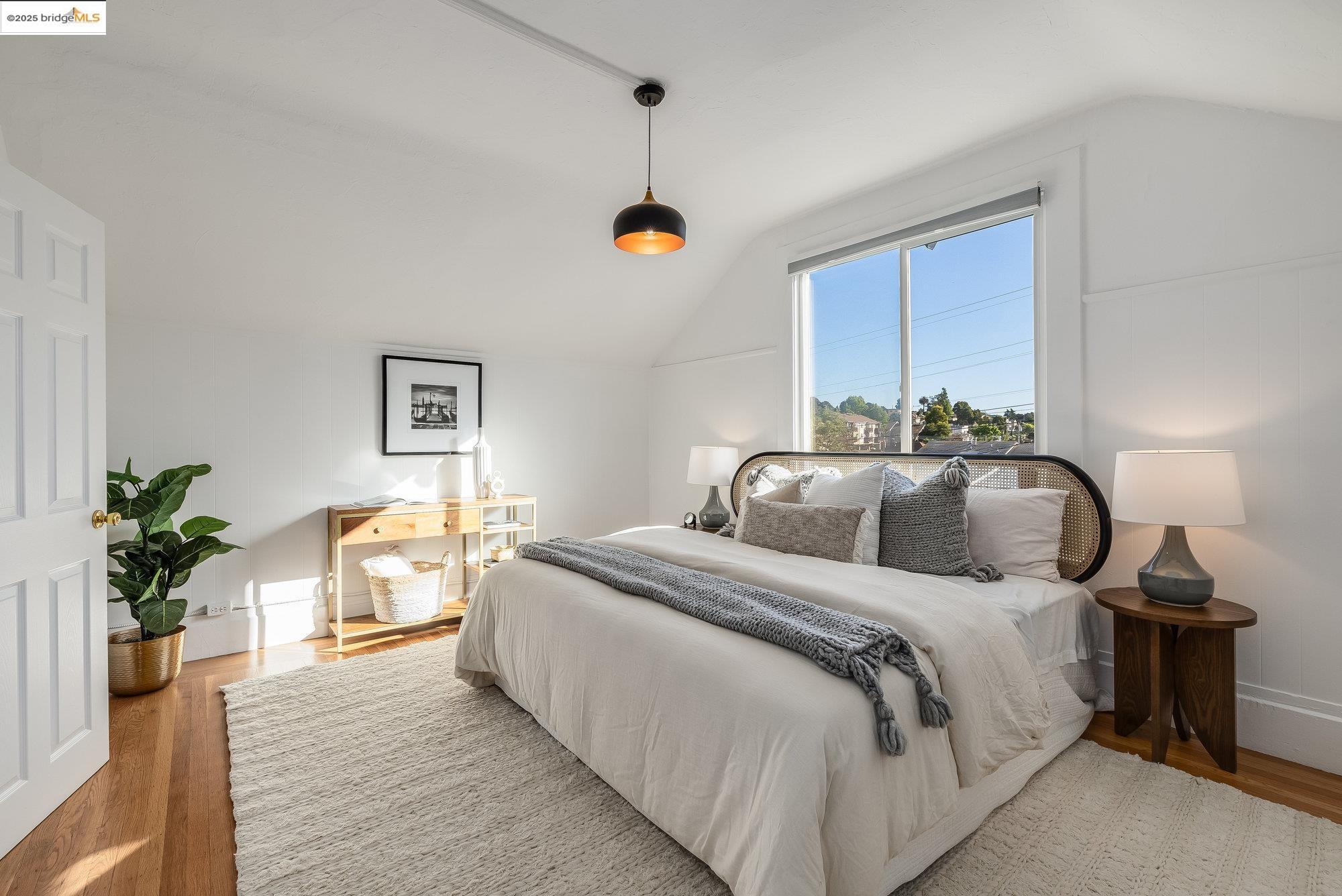 Detail Gallery Image 19 of 39 For 1326 E 23rd St, Oakland,  CA 94606 - 3 Beds | 2 Baths