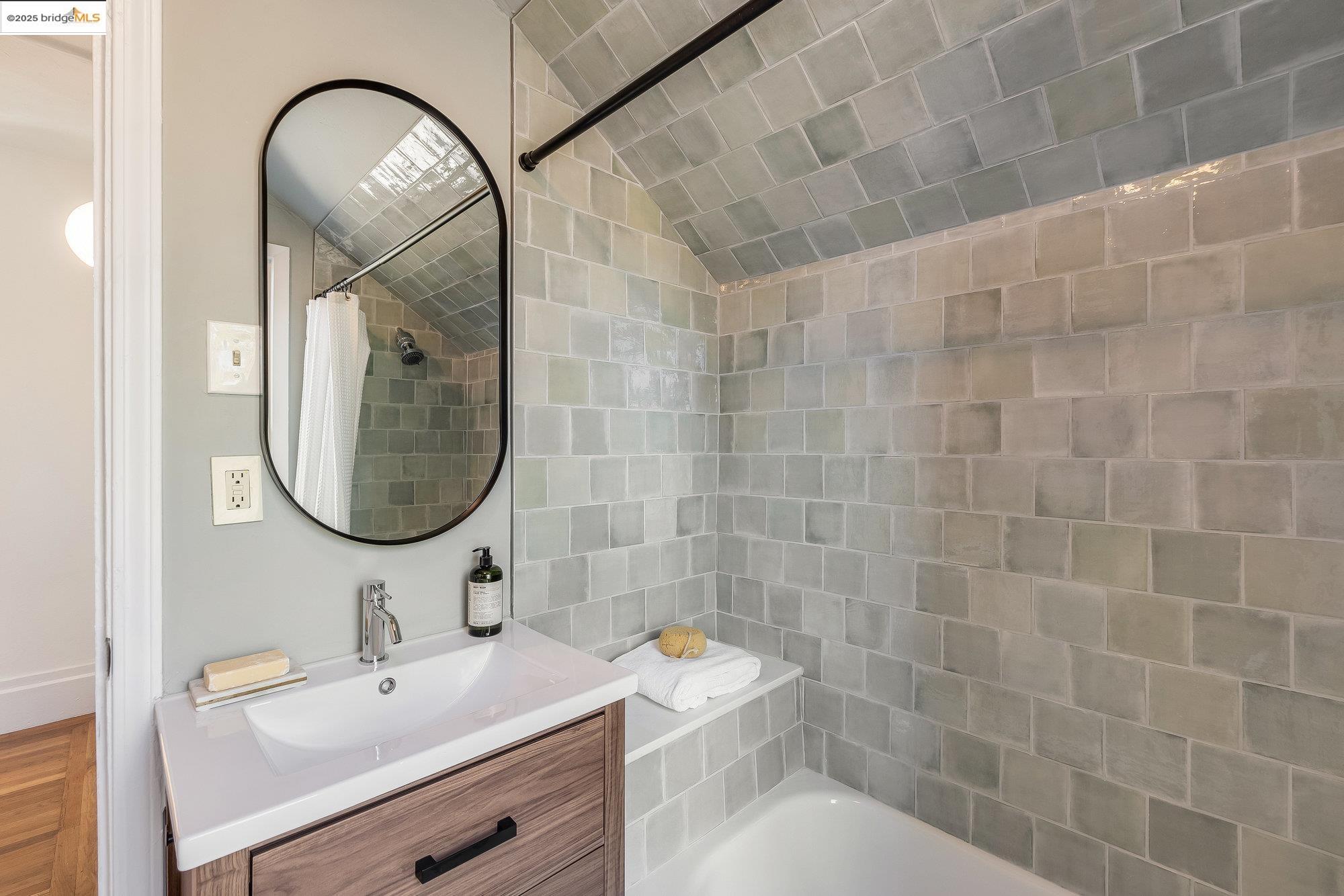 Detail Gallery Image 24 of 39 For 1326 E 23rd St, Oakland,  CA 94606 - 3 Beds | 2 Baths