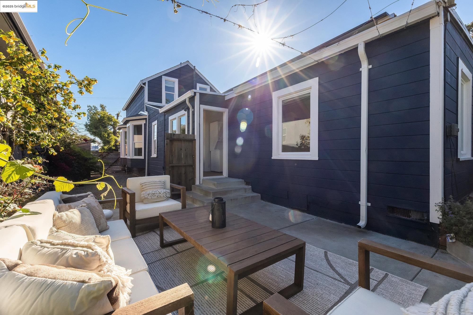 Detail Gallery Image 26 of 39 For 1326 E 23rd St, Oakland,  CA 94606 - 3 Beds | 2 Baths