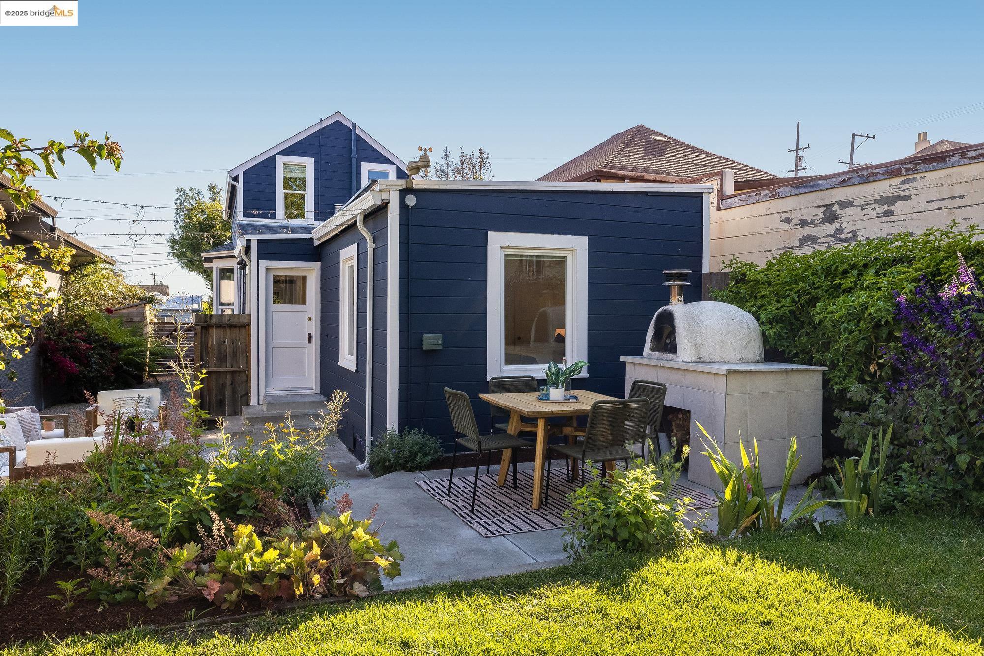 Detail Gallery Image 29 of 39 For 1326 E 23rd St, Oakland,  CA 94606 - 3 Beds | 2 Baths