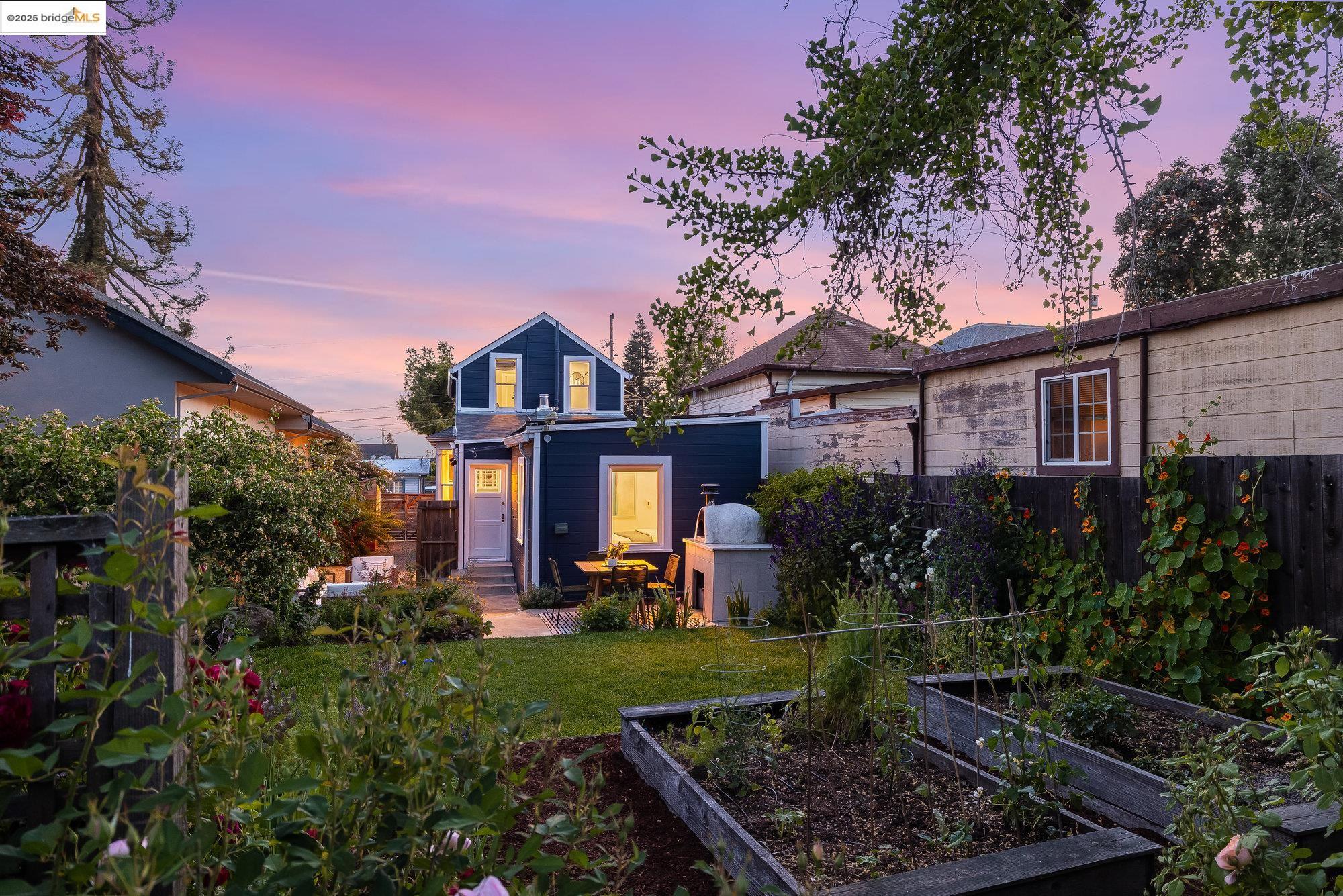 Detail Gallery Image 34 of 39 For 1326 E 23rd St, Oakland,  CA 94606 - 3 Beds | 2 Baths
