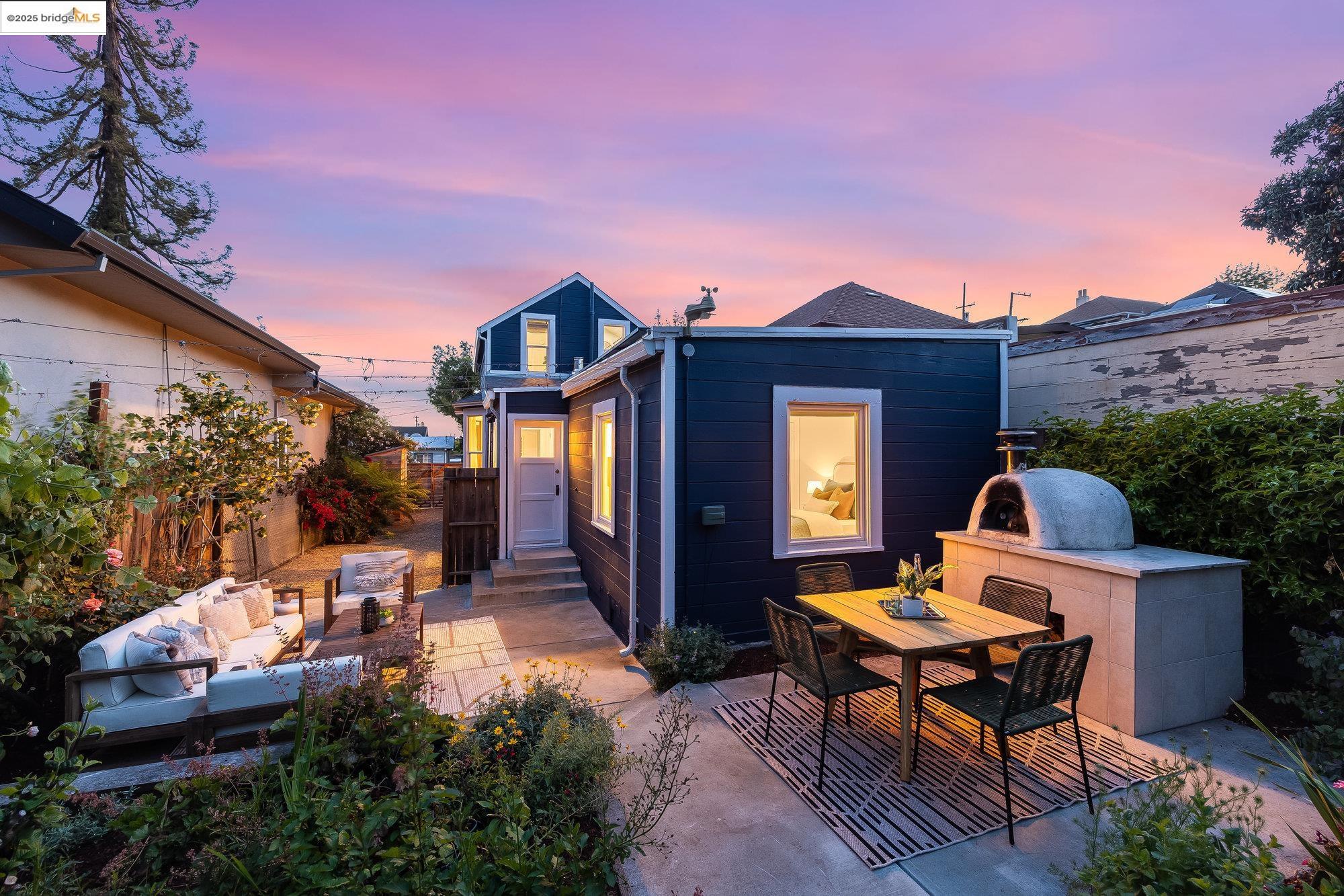 Detail Gallery Image 35 of 39 For 1326 E 23rd St, Oakland,  CA 94606 - 3 Beds | 2 Baths
