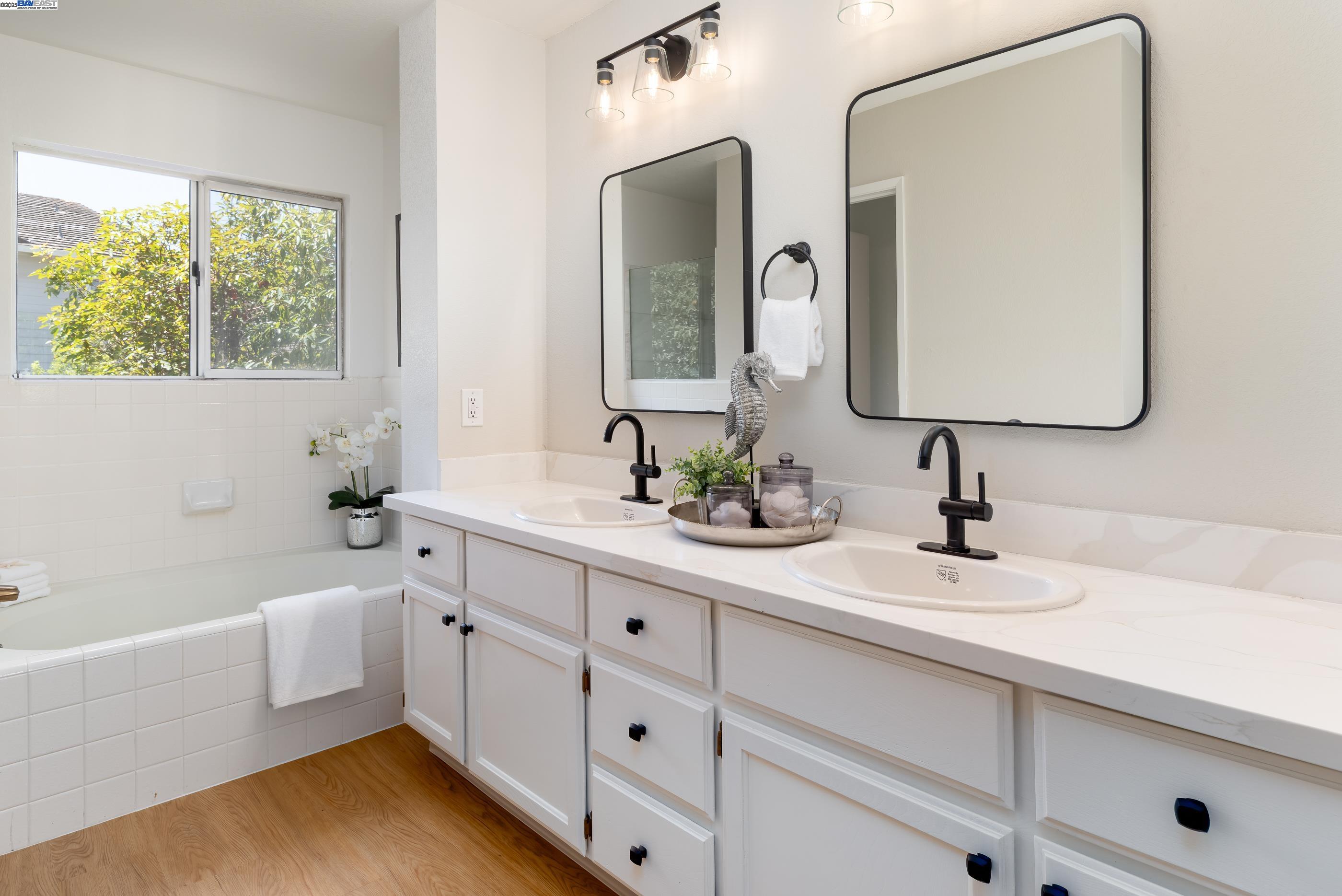 Detail Gallery Image 27 of 40 For 18789 Sydney Cir, Castro Valley,  CA 94546 - 4 Beds | 2/1 Baths