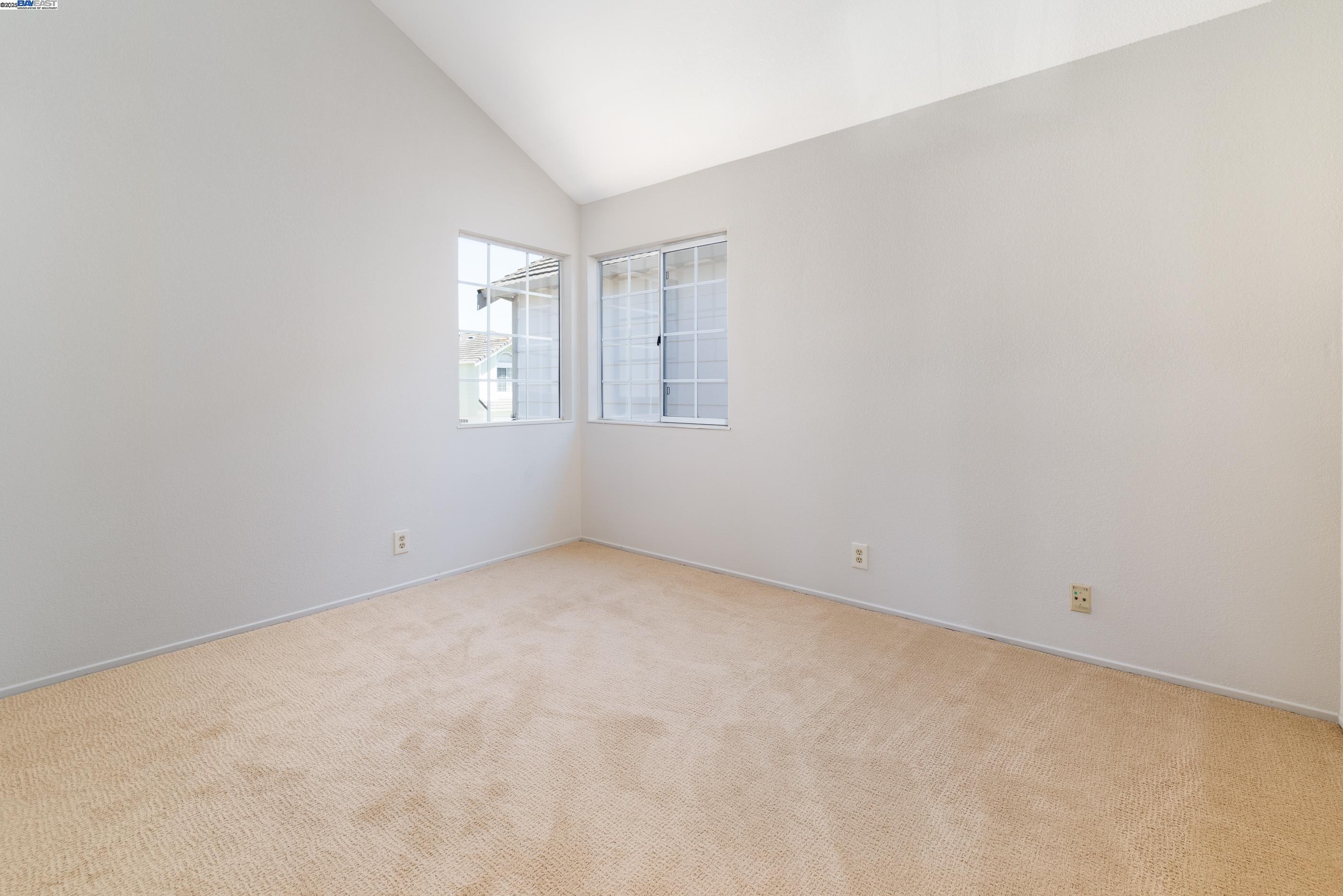Detail Gallery Image 30 of 40 For 18789 Sydney Cir, Castro Valley,  CA 94546 - 4 Beds | 2/1 Baths