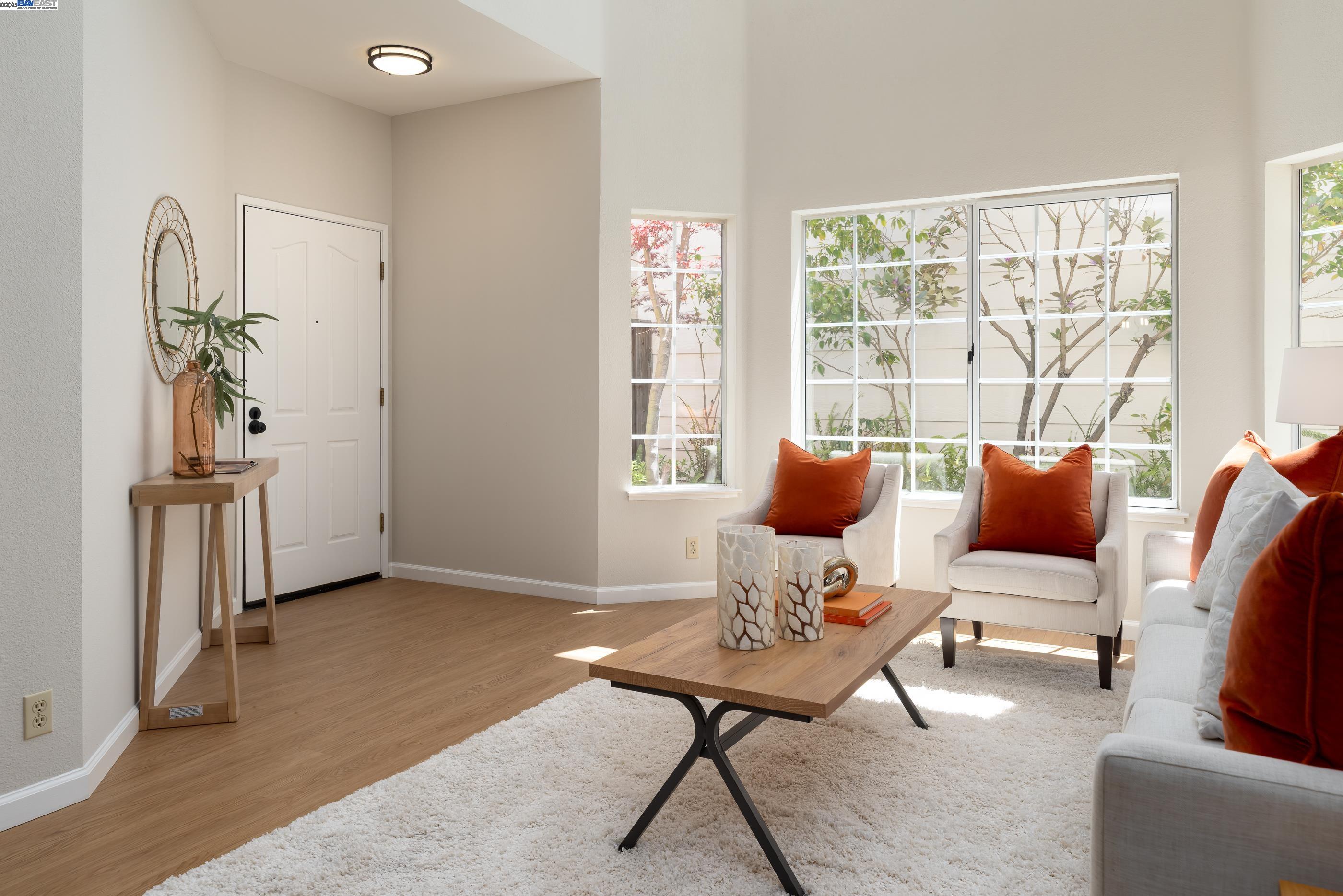 Detail Gallery Image 4 of 40 For 18789 Sydney Cir, Castro Valley,  CA 94546 - 4 Beds | 2/1 Baths