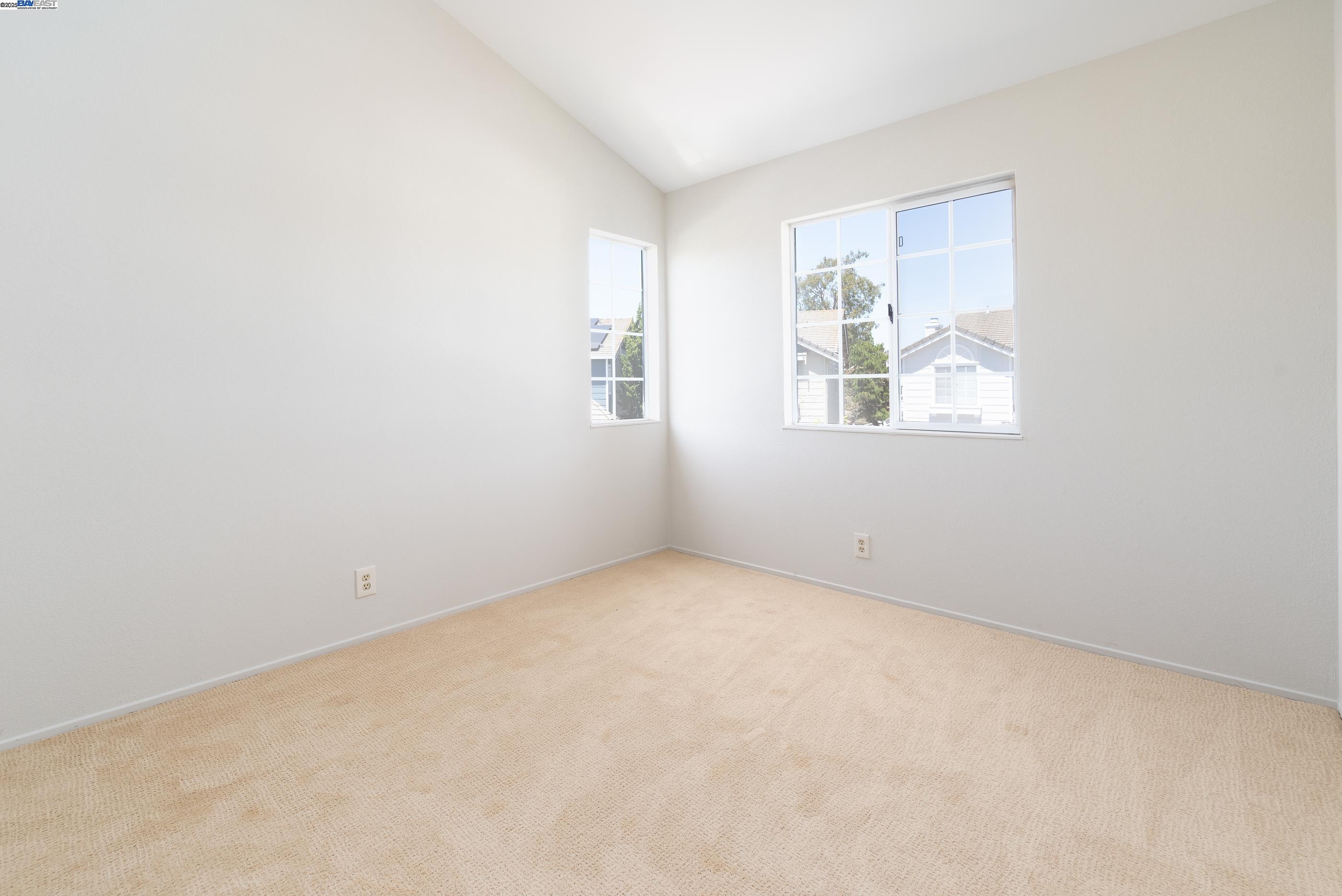 Detail Gallery Image 33 of 40 For 18789 Sydney Cir, Castro Valley,  CA 94546 - 4 Beds | 2/1 Baths