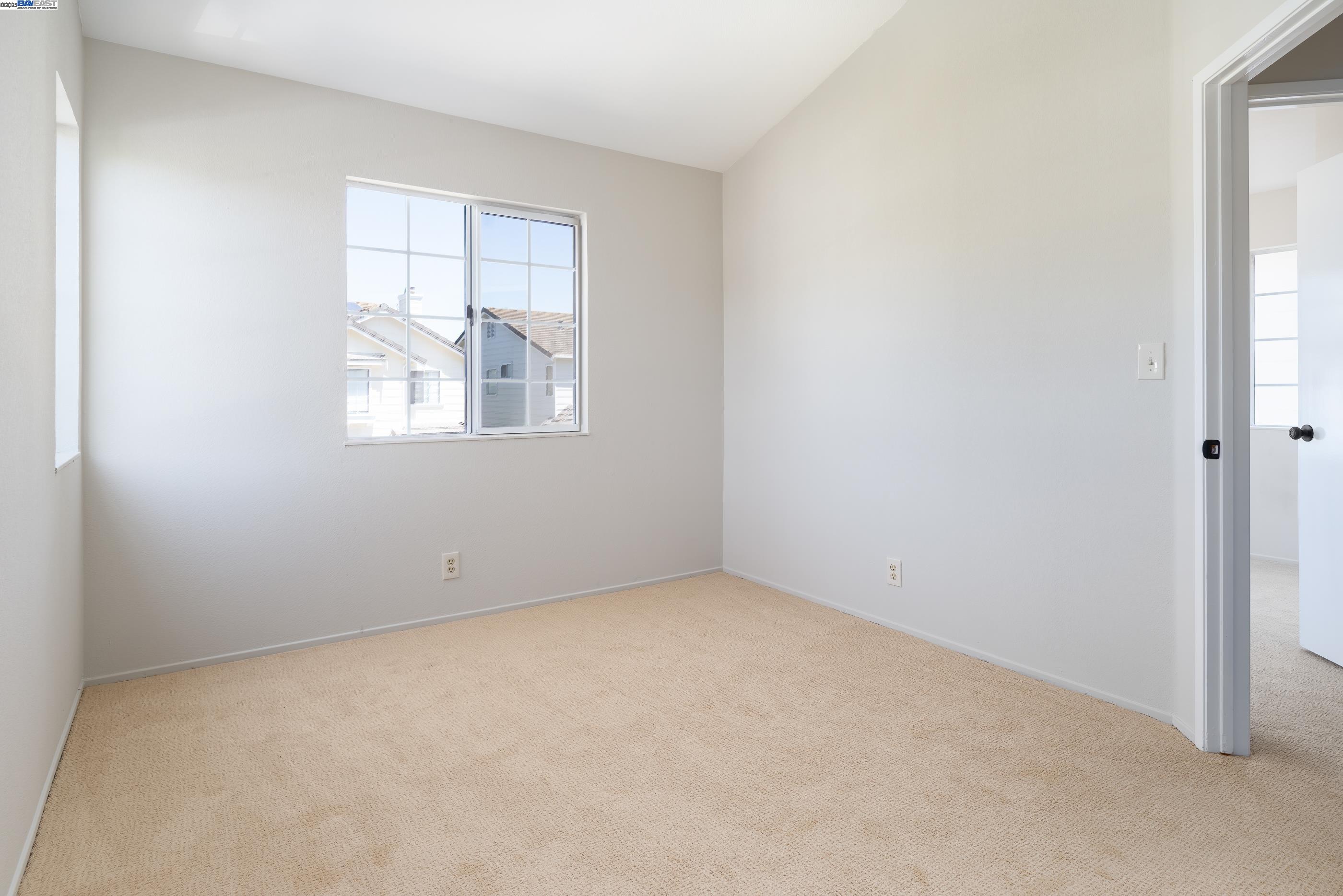 Detail Gallery Image 36 of 40 For 18789 Sydney Cir, Castro Valley,  CA 94546 - 4 Beds | 2/1 Baths