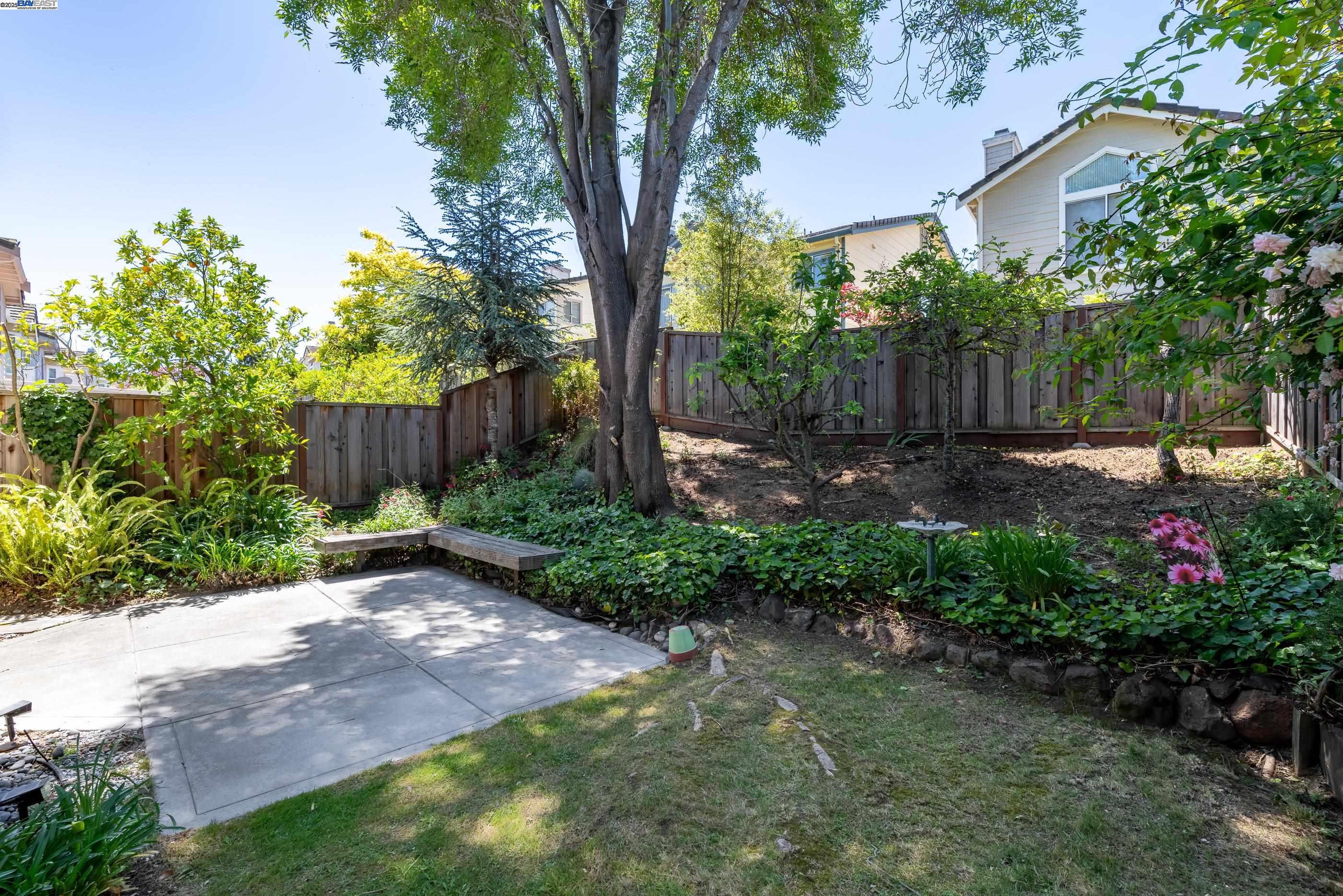 Detail Gallery Image 37 of 40 For 18789 Sydney Cir, Castro Valley,  CA 94546 - 4 Beds | 2/1 Baths