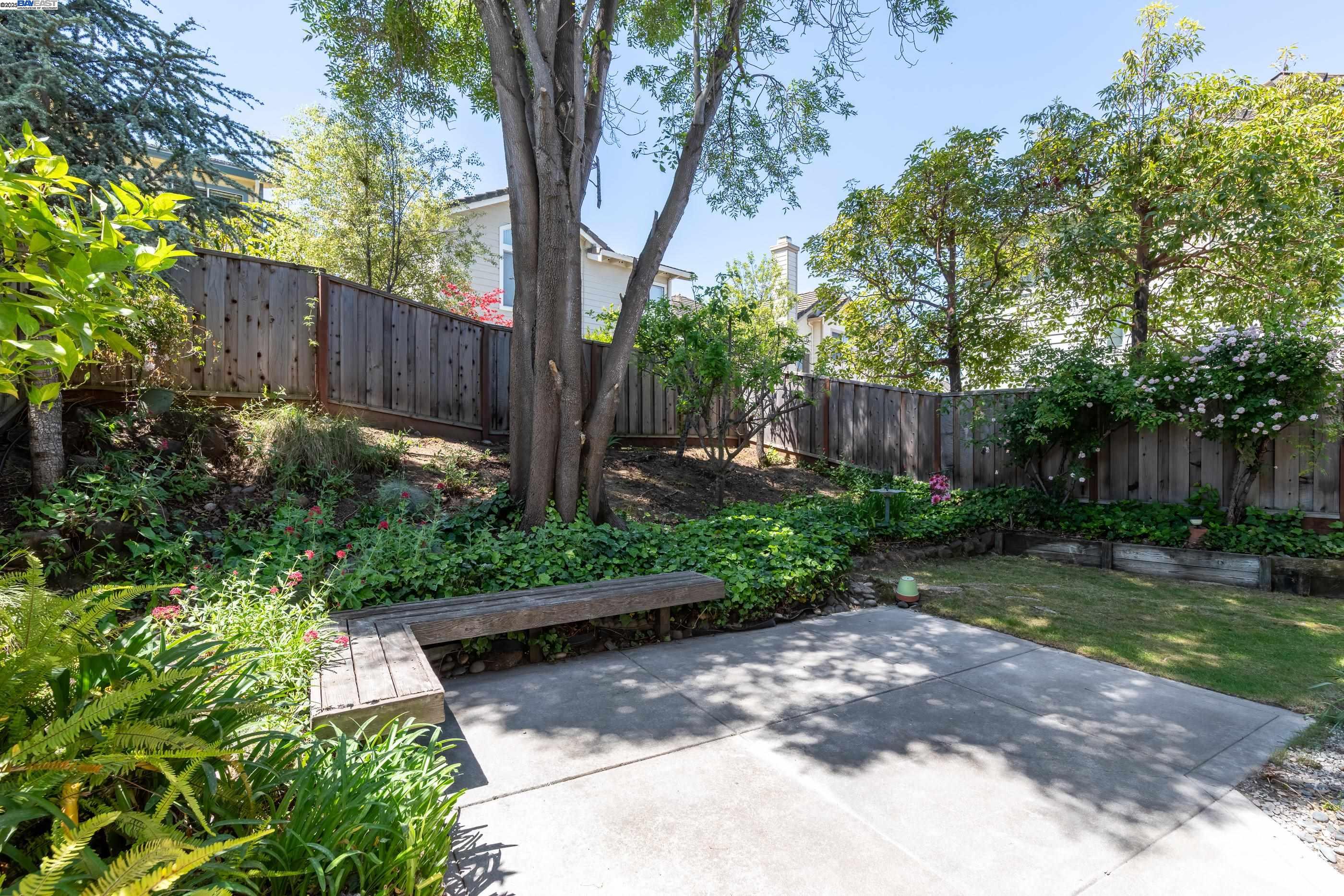 Detail Gallery Image 38 of 40 For 18789 Sydney Cir, Castro Valley,  CA 94546 - 4 Beds | 2/1 Baths