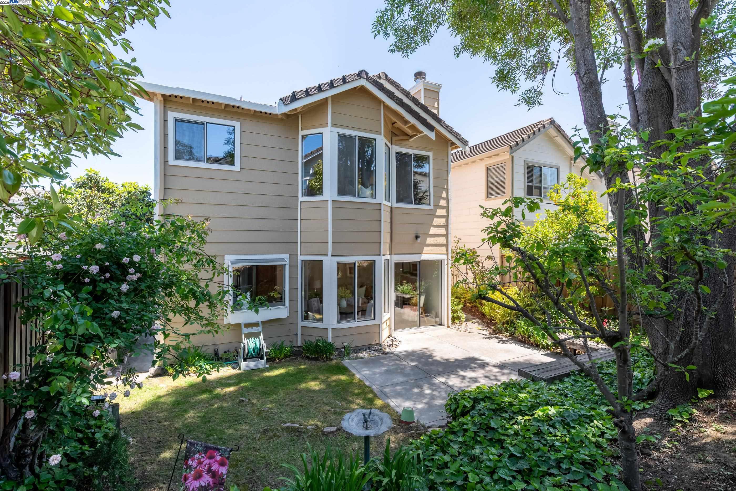 Detail Gallery Image 39 of 40 For 18789 Sydney Cir, Castro Valley,  CA 94546 - 4 Beds | 2/1 Baths