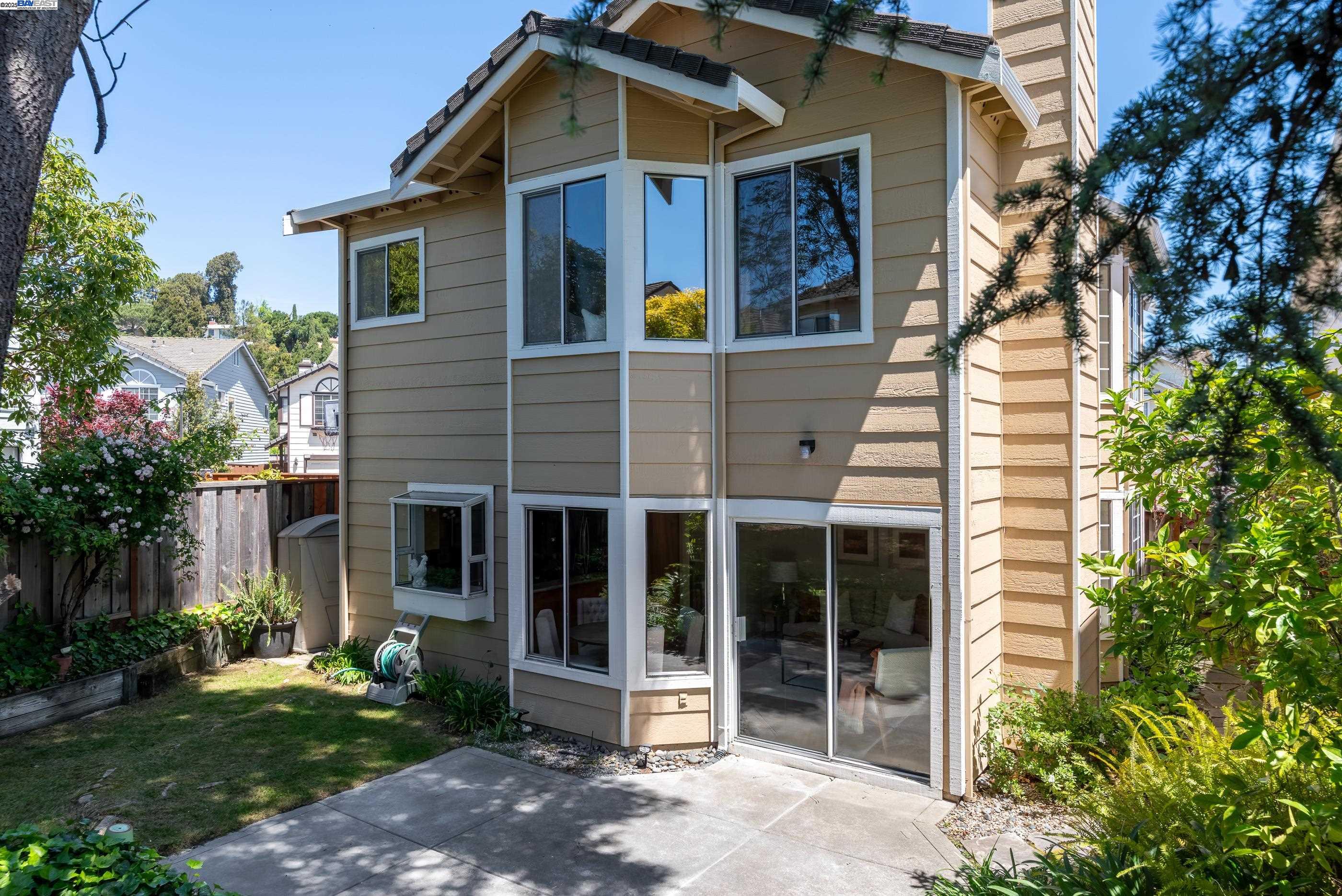 Detail Gallery Image 40 of 40 For 18789 Sydney Cir, Castro Valley,  CA 94546 - 4 Beds | 2/1 Baths
