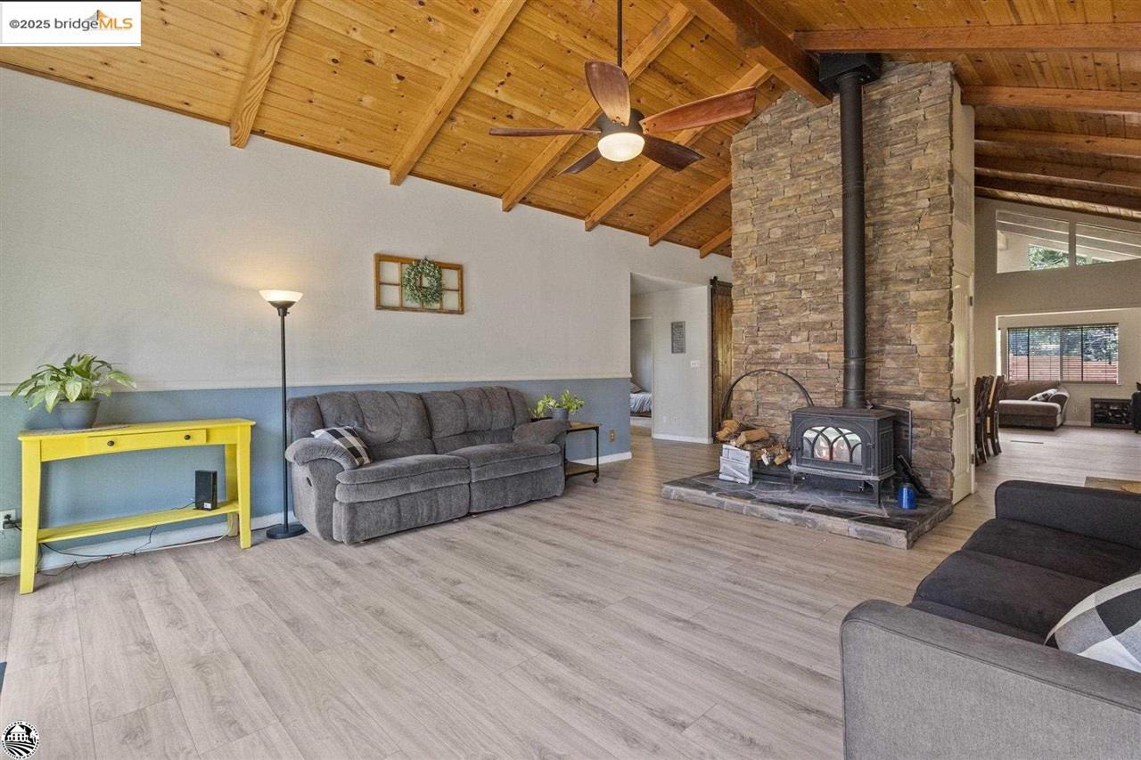 Detail Gallery Image 3 of 46 For 20580 Gerber Road, Tuolumne,  CA 95379 - 3 Beds | 2 Baths