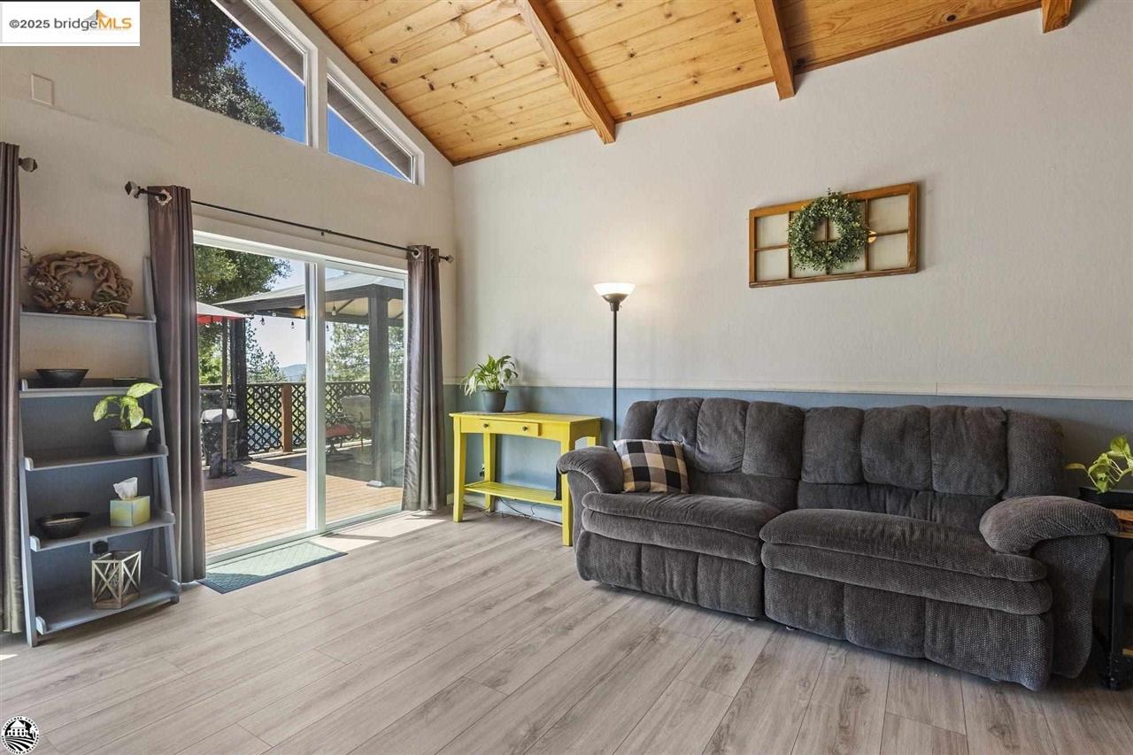 Detail Gallery Image 4 of 46 For 20580 Gerber Road, Tuolumne,  CA 95379 - 3 Beds | 2 Baths