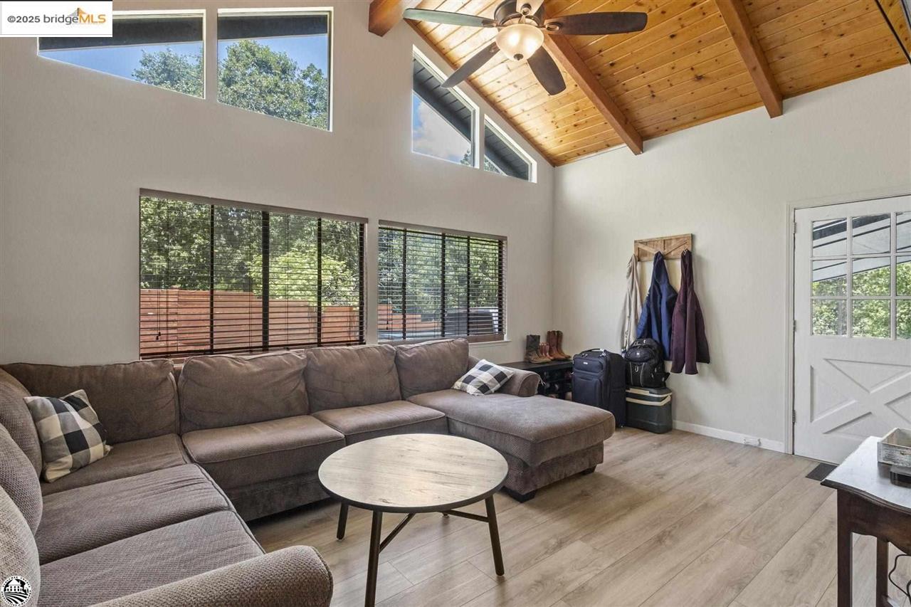 Detail Gallery Image 8 of 46 For 20580 Gerber Road, Tuolumne,  CA 95379 - 3 Beds | 2 Baths