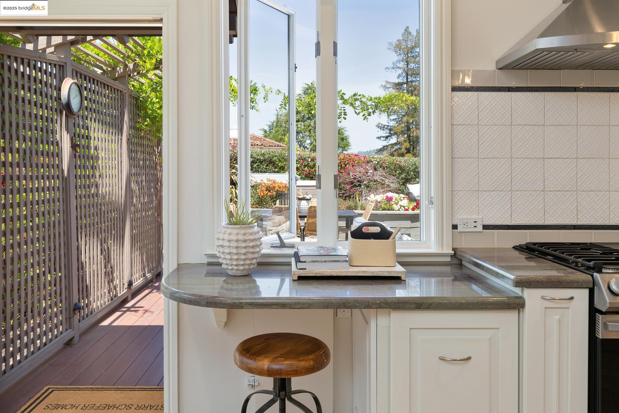 131 Sonia, Oakland, California 94618, 3 Bedrooms Bedrooms, 6 Rooms Rooms,2 BathroomsBathrooms,Residential,For Sale,131 Sonia,41096919