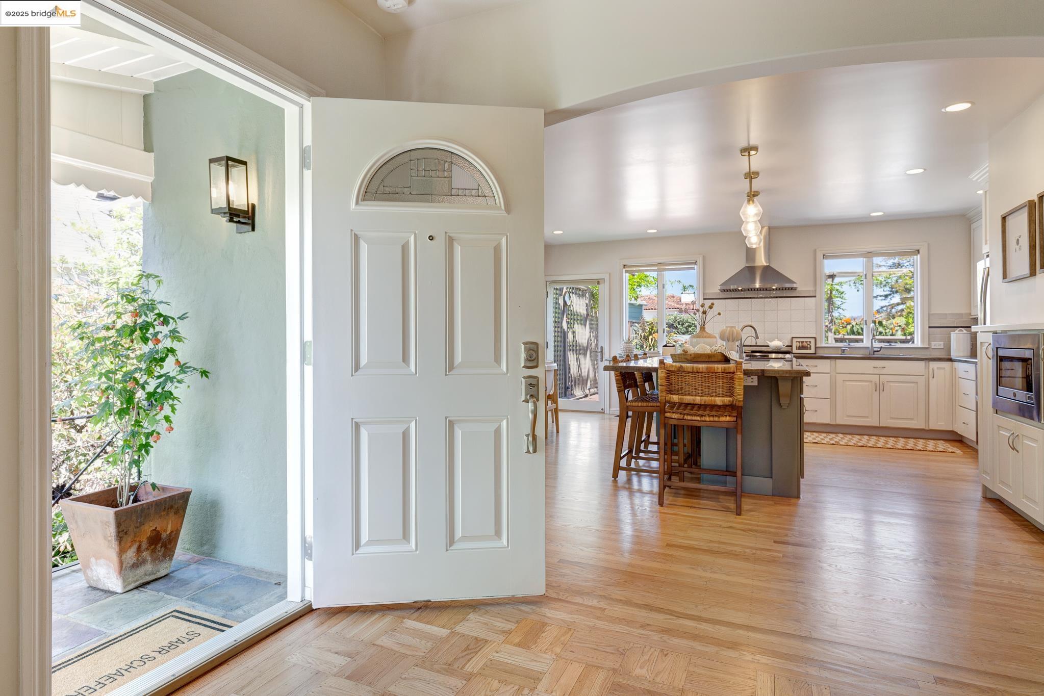 131 Sonia, Oakland, California 94618, 3 Bedrooms Bedrooms, 6 Rooms Rooms,2 BathroomsBathrooms,Residential,For Sale,131 Sonia,41096919
