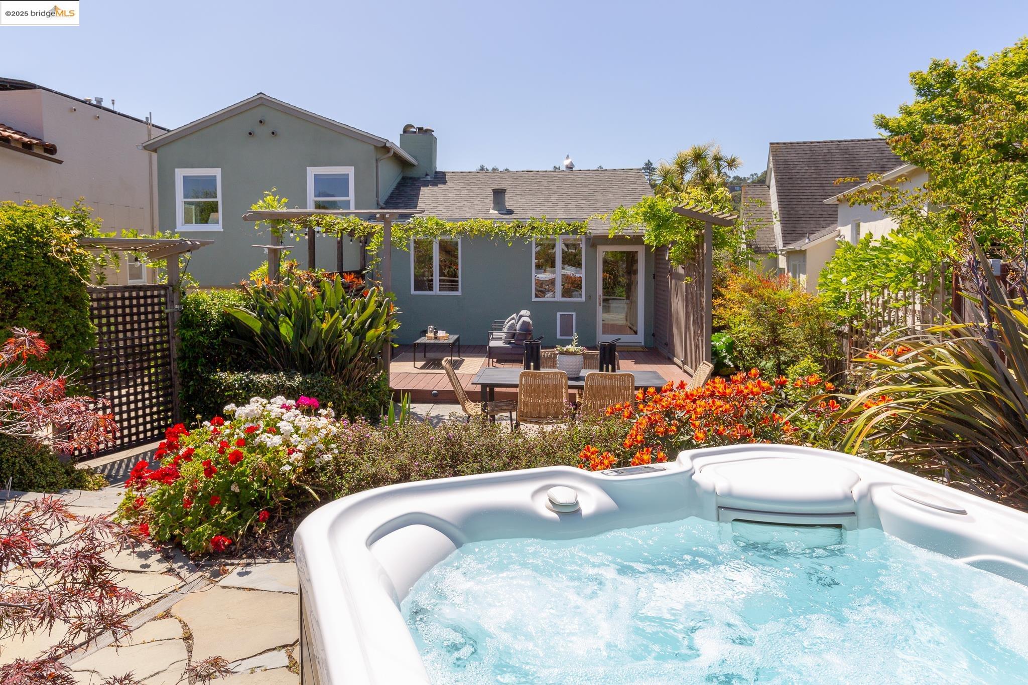 131 Sonia, Oakland, California 94618, 3 Bedrooms Bedrooms, 6 Rooms Rooms,2 BathroomsBathrooms,Residential,For Sale,131 Sonia,41096919