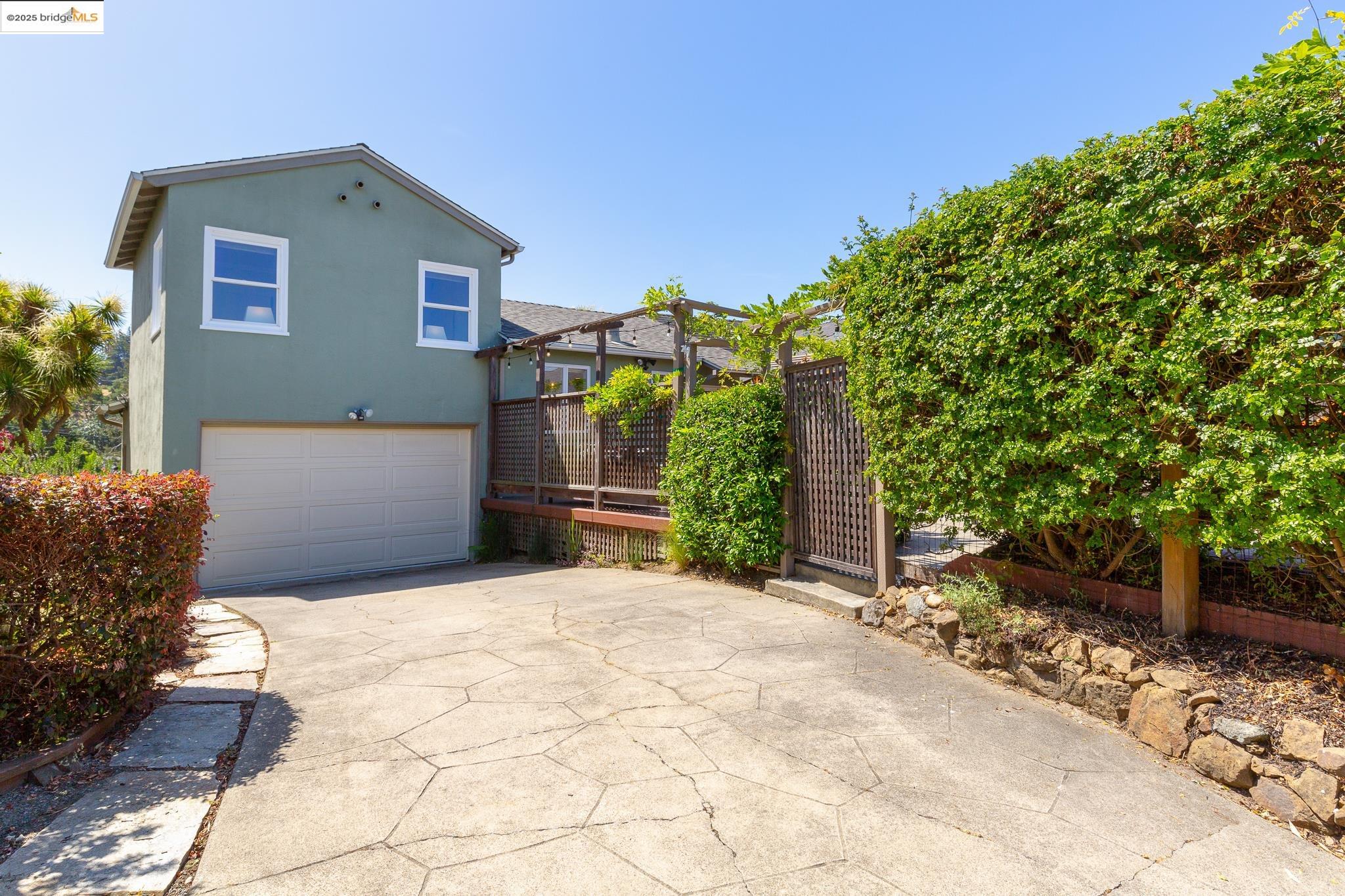 131 Sonia, Oakland, California 94618, 3 Bedrooms Bedrooms, 6 Rooms Rooms,2 BathroomsBathrooms,Residential,For Sale,131 Sonia,41096919